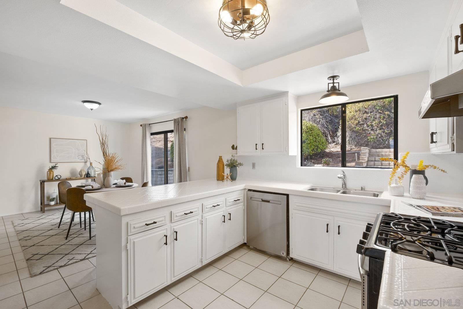 Detail Gallery Image 14 of 49 For 1228  Sheridan Ave, Escondido,  CA 92027 - 4 Beds | 2/1 Baths