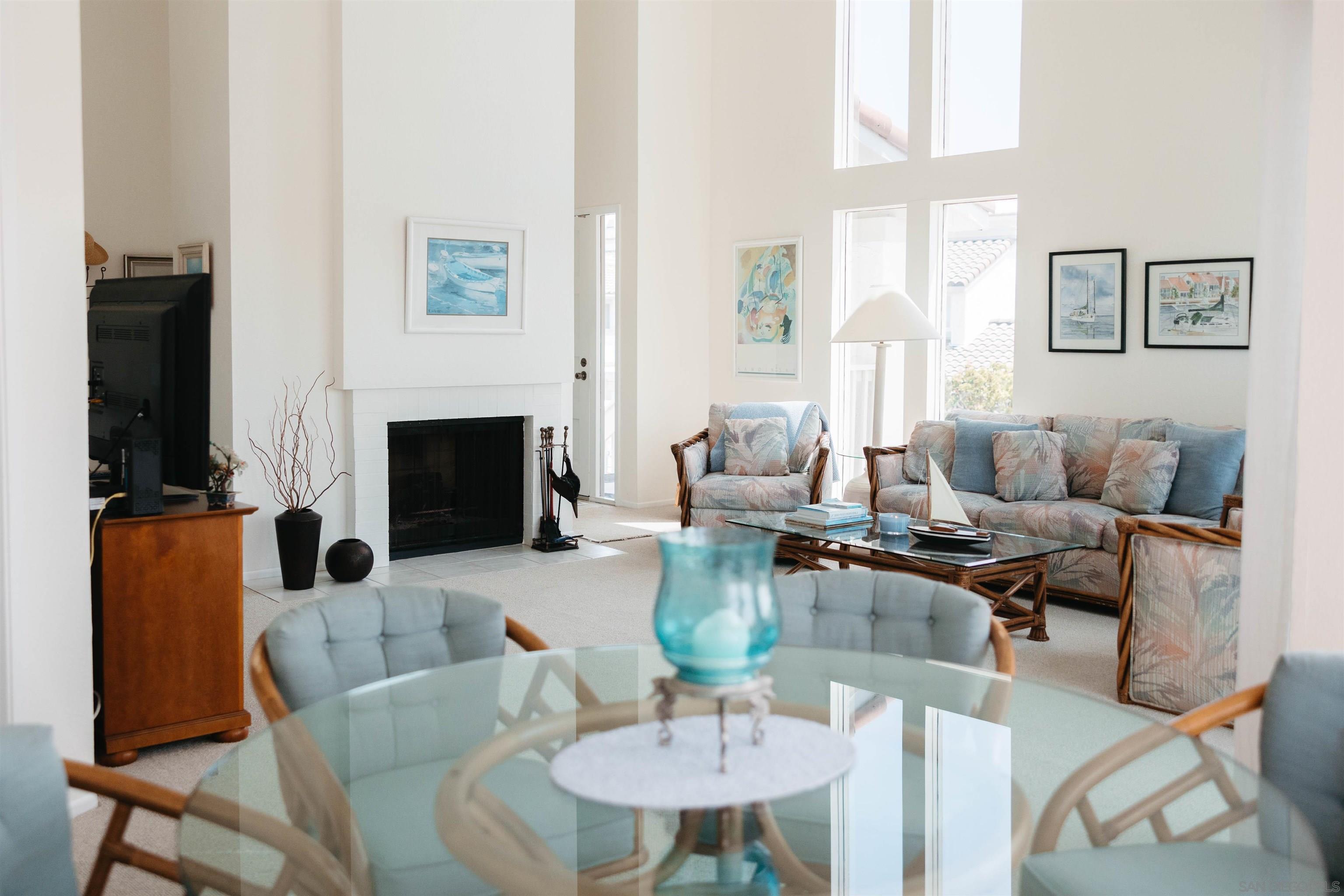 Detail Gallery Image 2 of 12 For 66 W Kingston Ct, Coronado,  CA 92118 - 3 Beds | 2 Baths