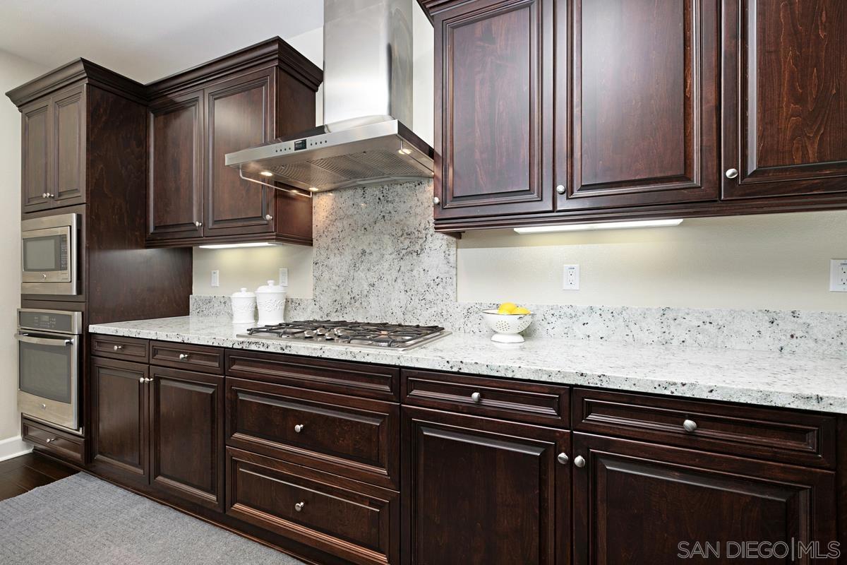 Detail Gallery Image 14 of 37 For 13593  Dondero Place, San Diego,  CA 92130 - 4 Beds | 3 Baths