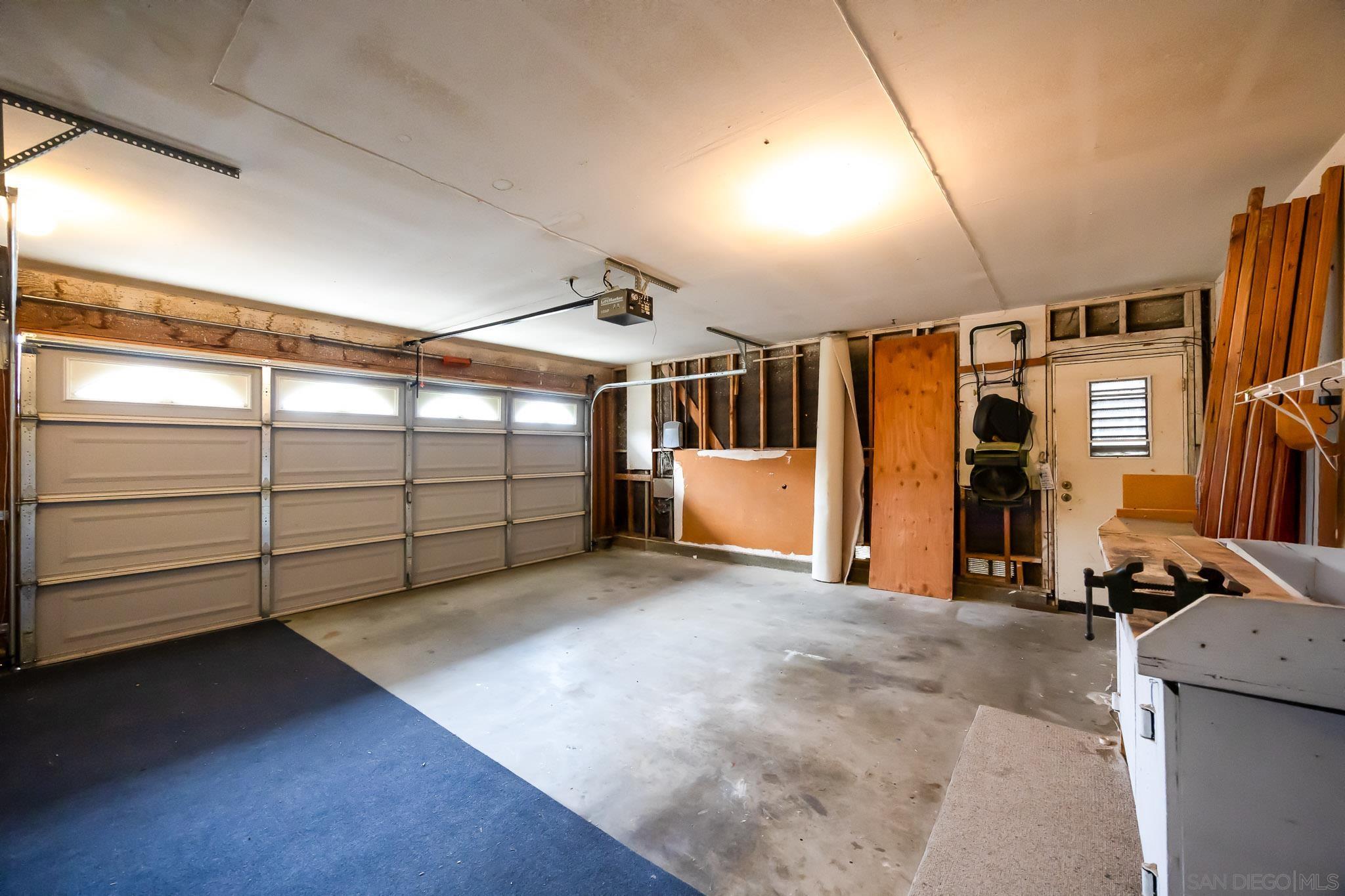 Detail Gallery Image 28 of 41 For 1952  Buckskin Gln, Escondido,  CA 92027 - 3 Beds | 2/1 Baths