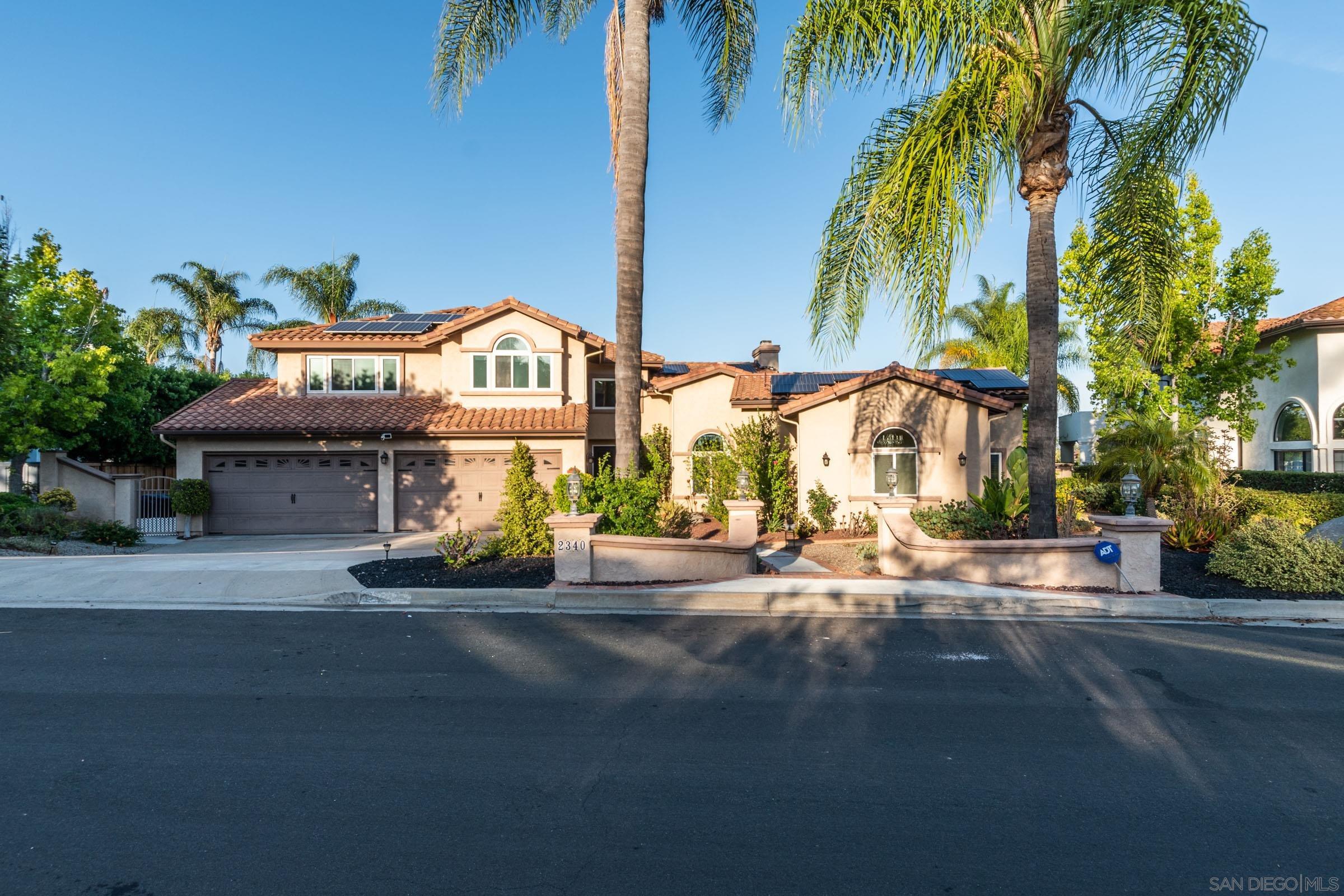 Detail Gallery Image 3 of 64 For 2340  Lomica Pl, Escondido,  CA 92029 - 6 Beds | 4 Baths