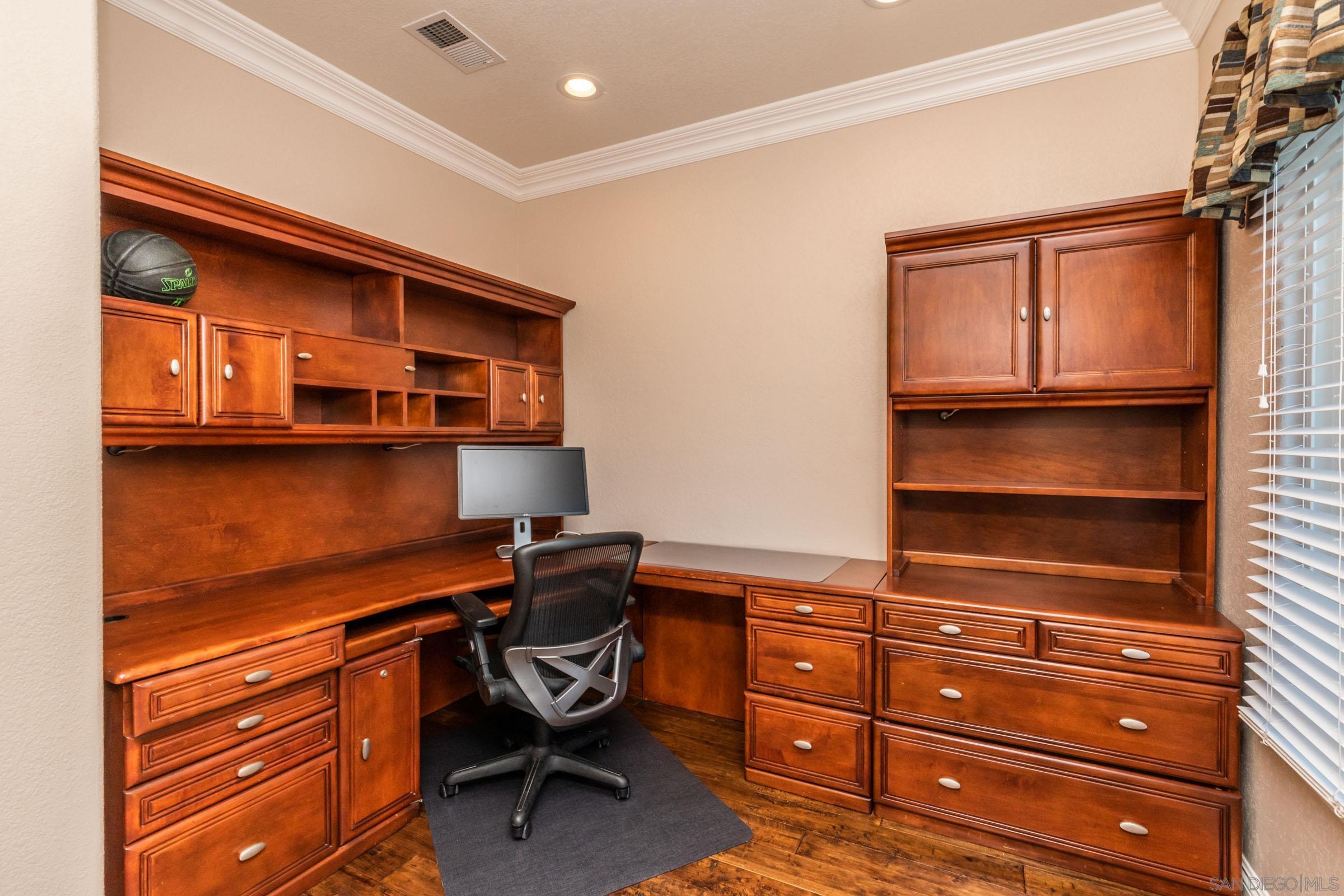 Detail Gallery Image 35 of 64 For 2340  Lomica Pl, Escondido,  CA 92029 - 6 Beds | 4 Baths