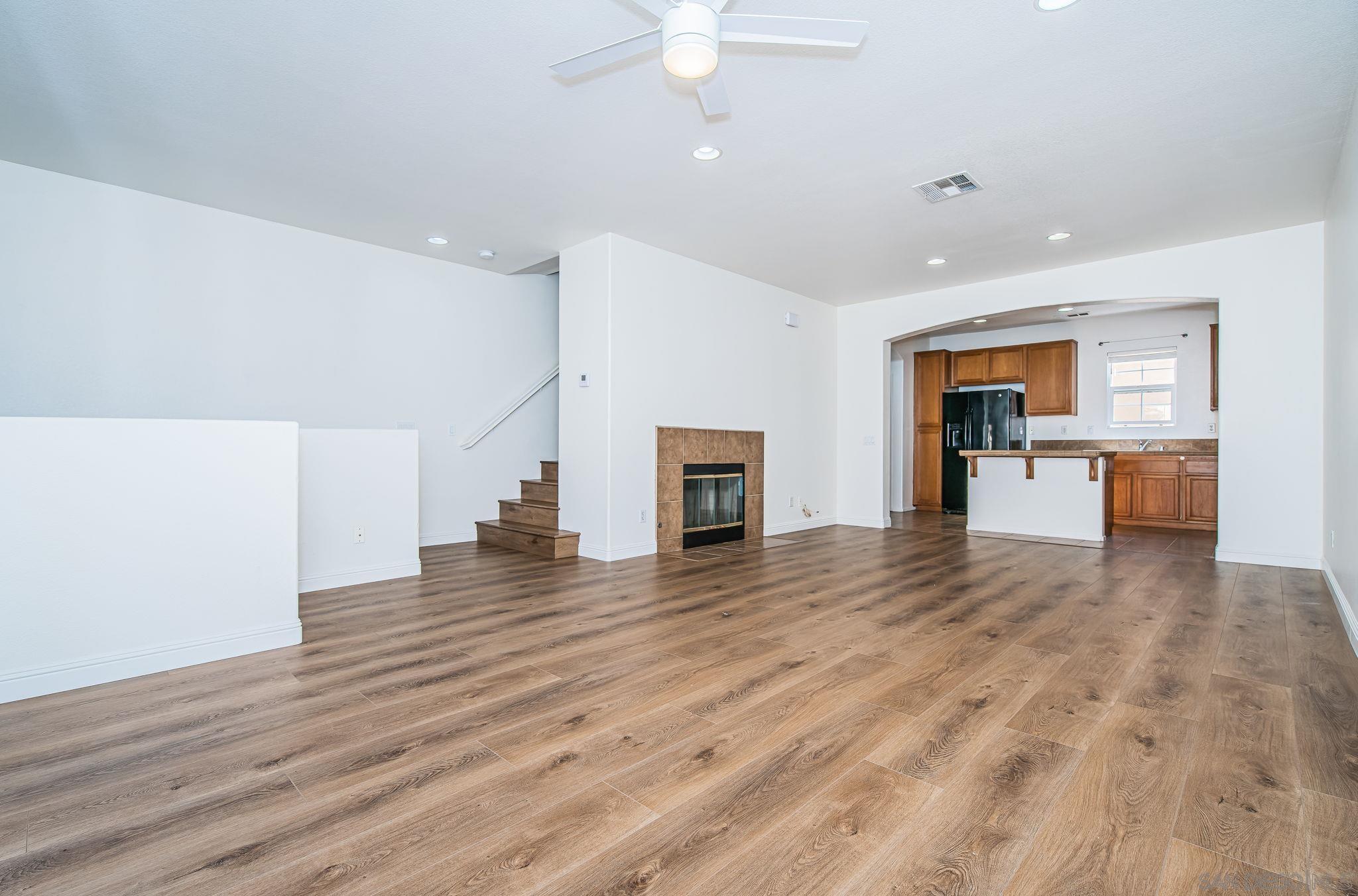 Detail Gallery Image 11 of 27 For 762  Broadway  34, Chula Vista,  CA 91910 - 3 Beds | 3/1 Baths