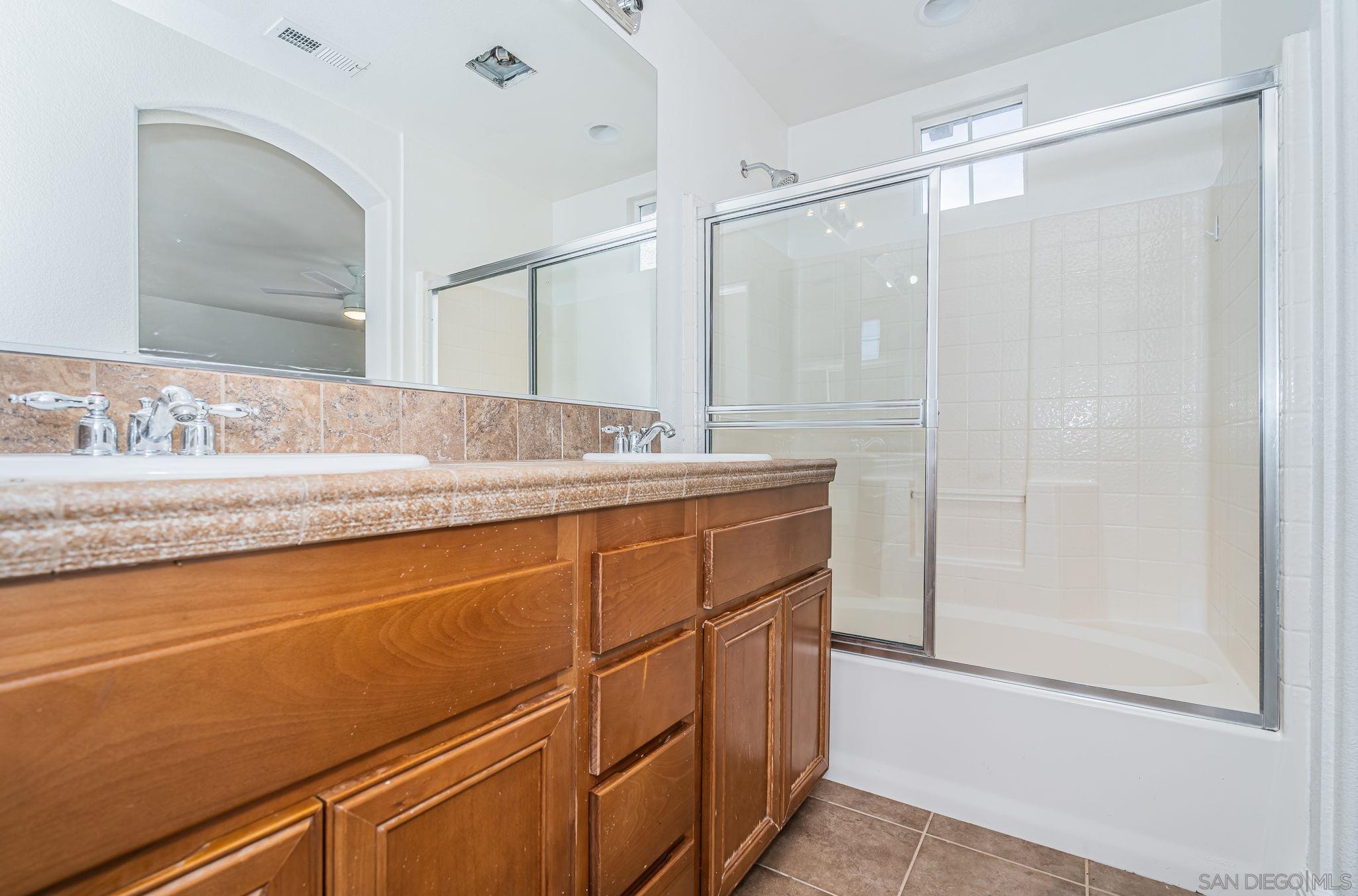 Detail Gallery Image 15 of 27 For 762  Broadway  34, Chula Vista,  CA 91910 - 3 Beds | 3/1 Baths