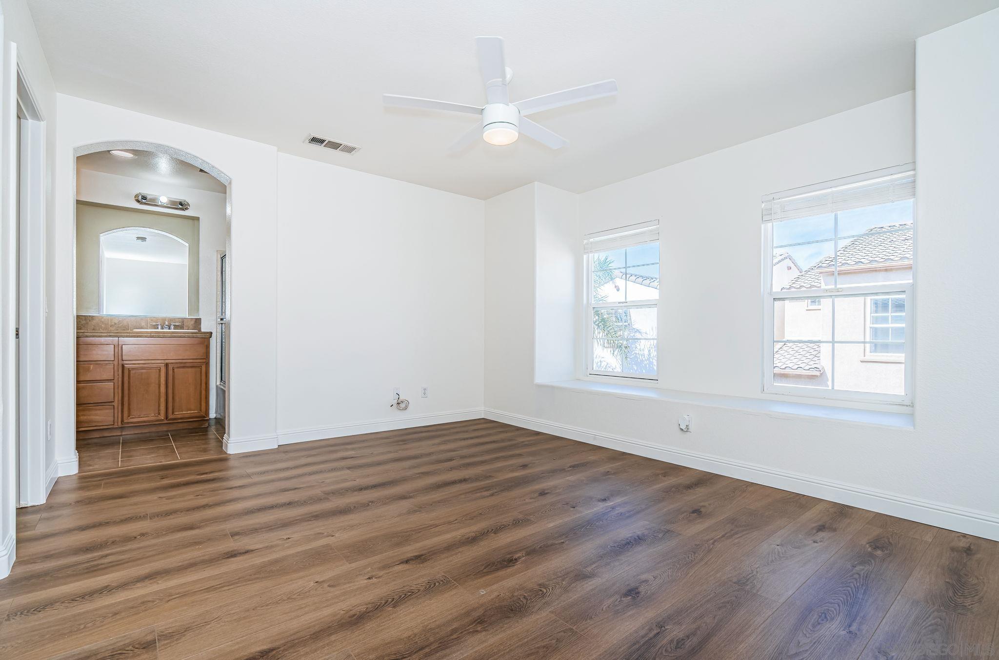 Detail Gallery Image 9 of 27 For 762  Broadway  34, Chula Vista,  CA 91910 - 3 Beds | 3/1 Baths