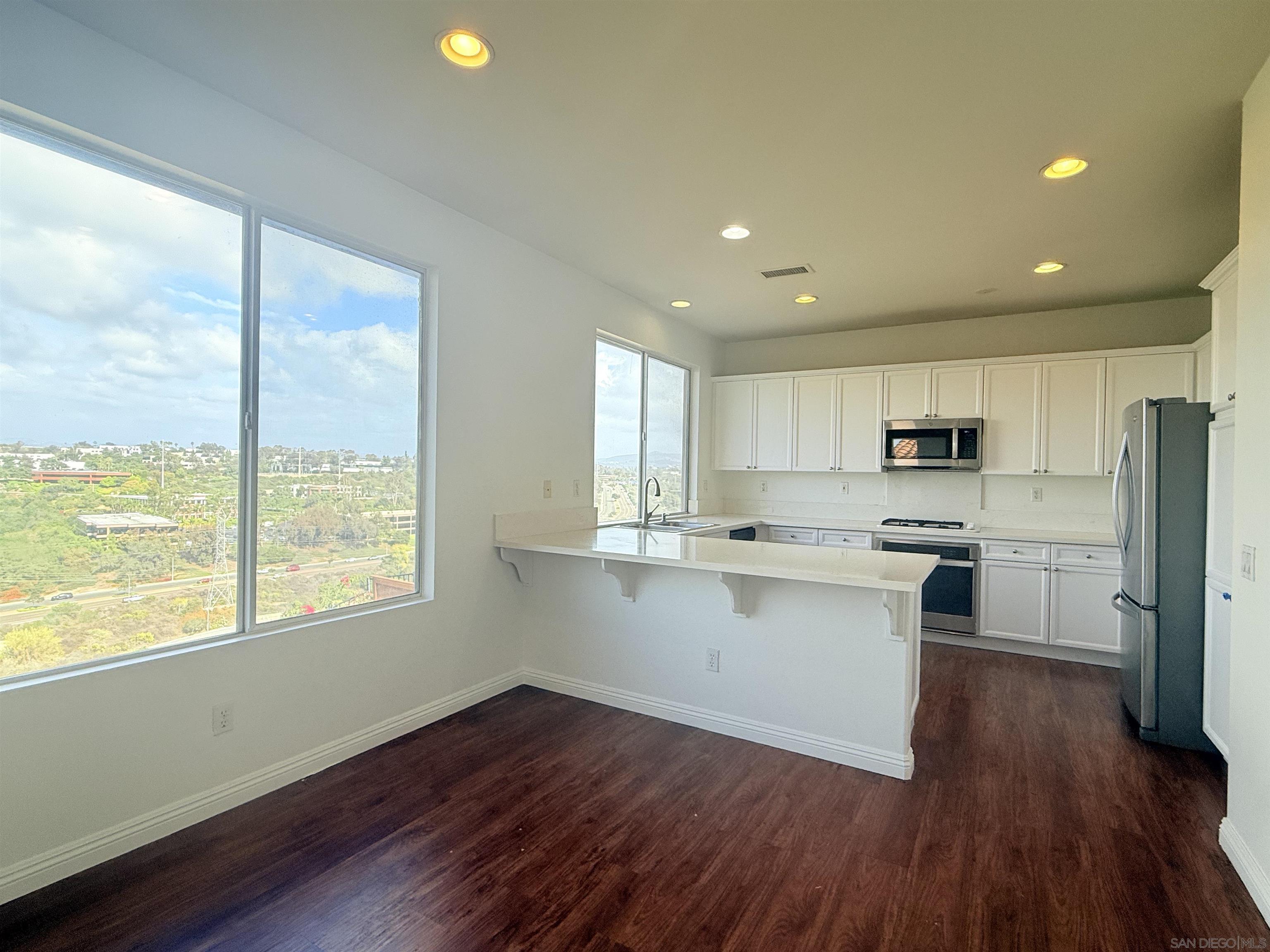 Detail Gallery Image 7 of 26 For 1420  Sapphire Dr, Carlsbad,  CA 92011 - 5 Beds | 3 Baths