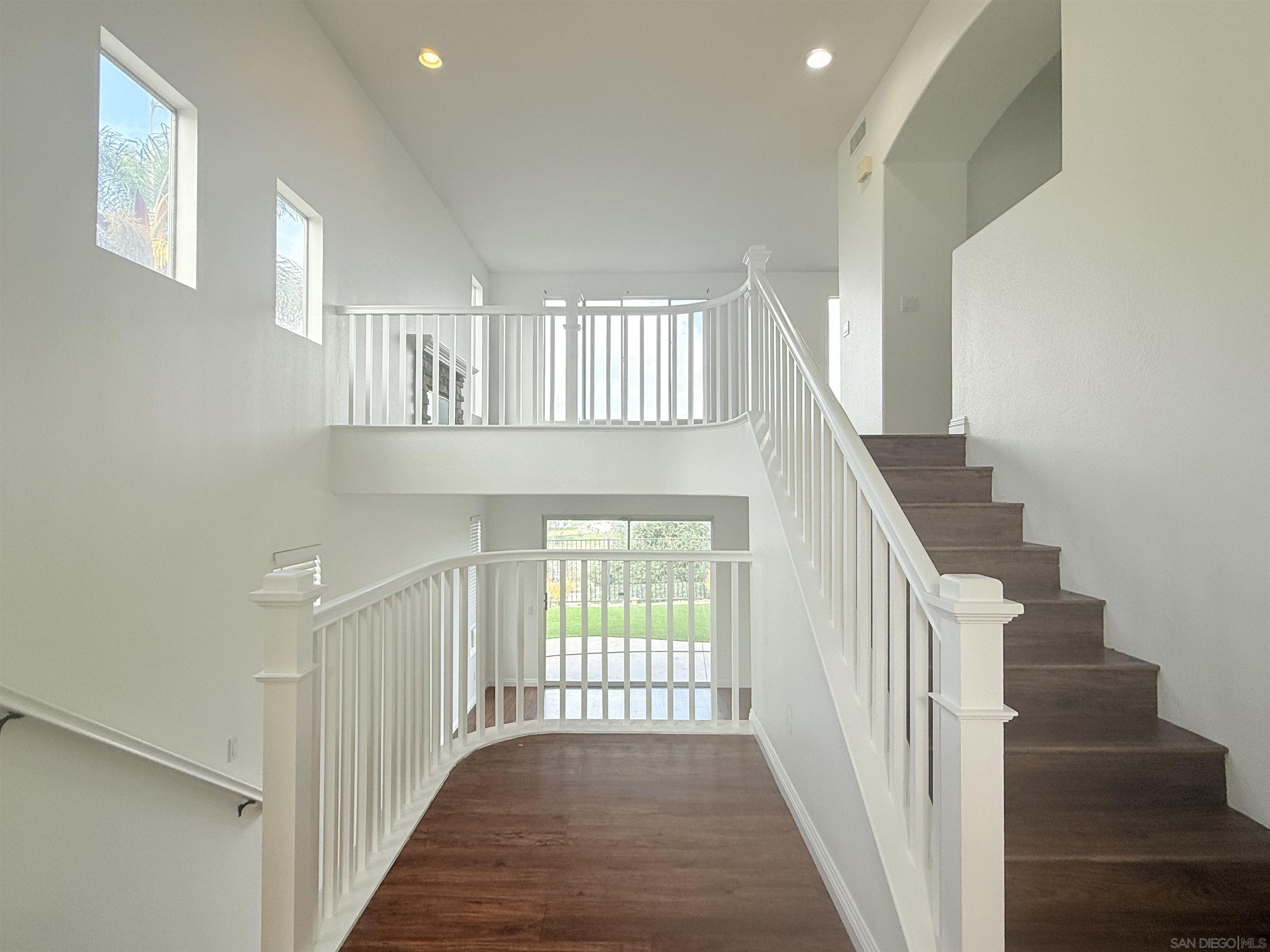 Detail Gallery Image 9 of 26 For 1420  Sapphire Dr, Carlsbad,  CA 92011 - 5 Beds | 3 Baths