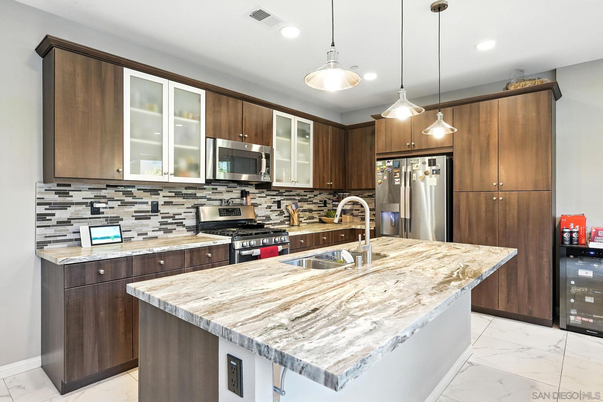 Detail Gallery Image 8 of 32 For 1035  Sea Glass Way, San Diego,  CA 92154 - 3 Beds | 2/1 Baths