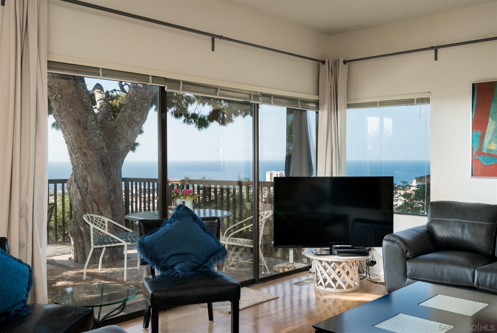 Detail Gallery Image 9 of 33 For 7556  Pepita Way, La Jolla,  CA 92037 - 3 Beds | 2/1 Baths