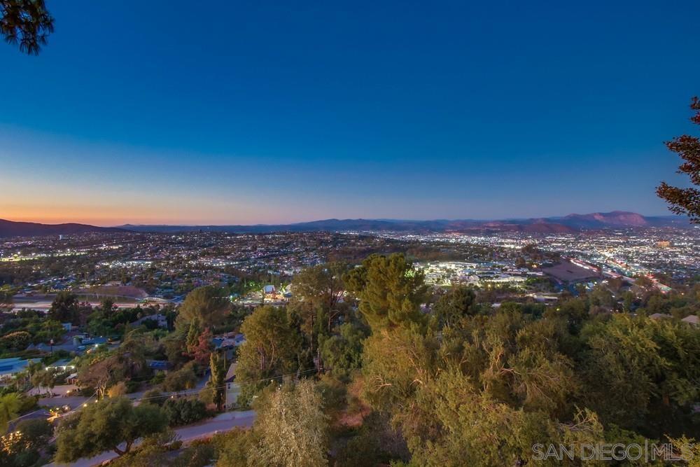 Detail Gallery Image 13 of 53 For 9612  Summit Cir, La Mesa,  CA 91941 - 5 Beds | 3/1 Baths