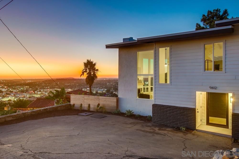 Detail Gallery Image 5 of 53 For 9612  Summit Cir, La Mesa,  CA 91941 - 5 Beds | 3/1 Baths