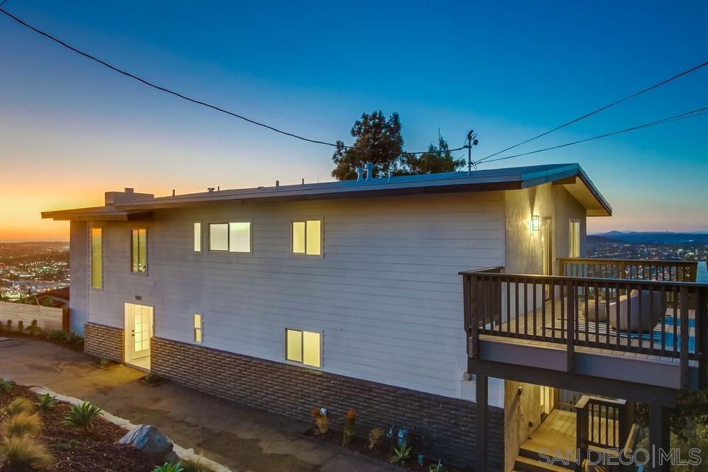 Detail Gallery Image 7 of 53 For 9612  Summit Cir, La Mesa,  CA 91941 - 5 Beds | 3/1 Baths