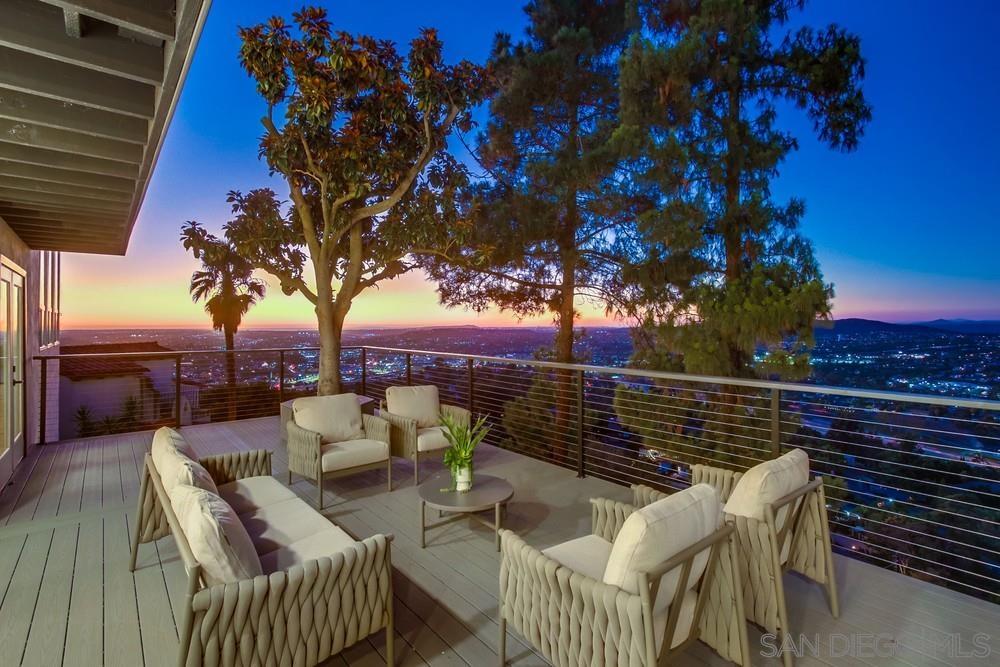 Detail Gallery Image 8 of 53 For 9612  Summit Cir, La Mesa,  CA 91941 - 5 Beds | 3/1 Baths