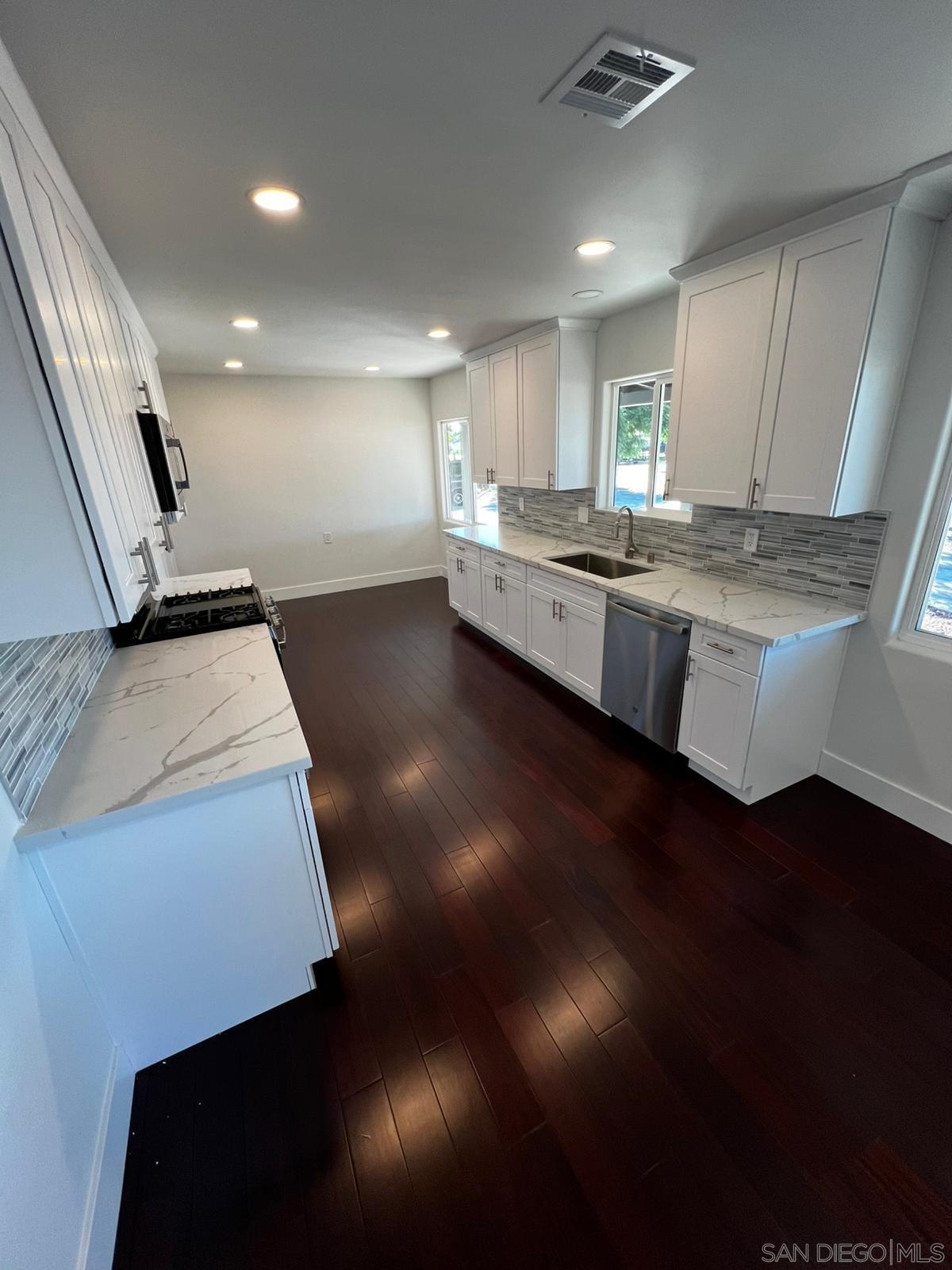 Front Image Thumbnail for SD250041940