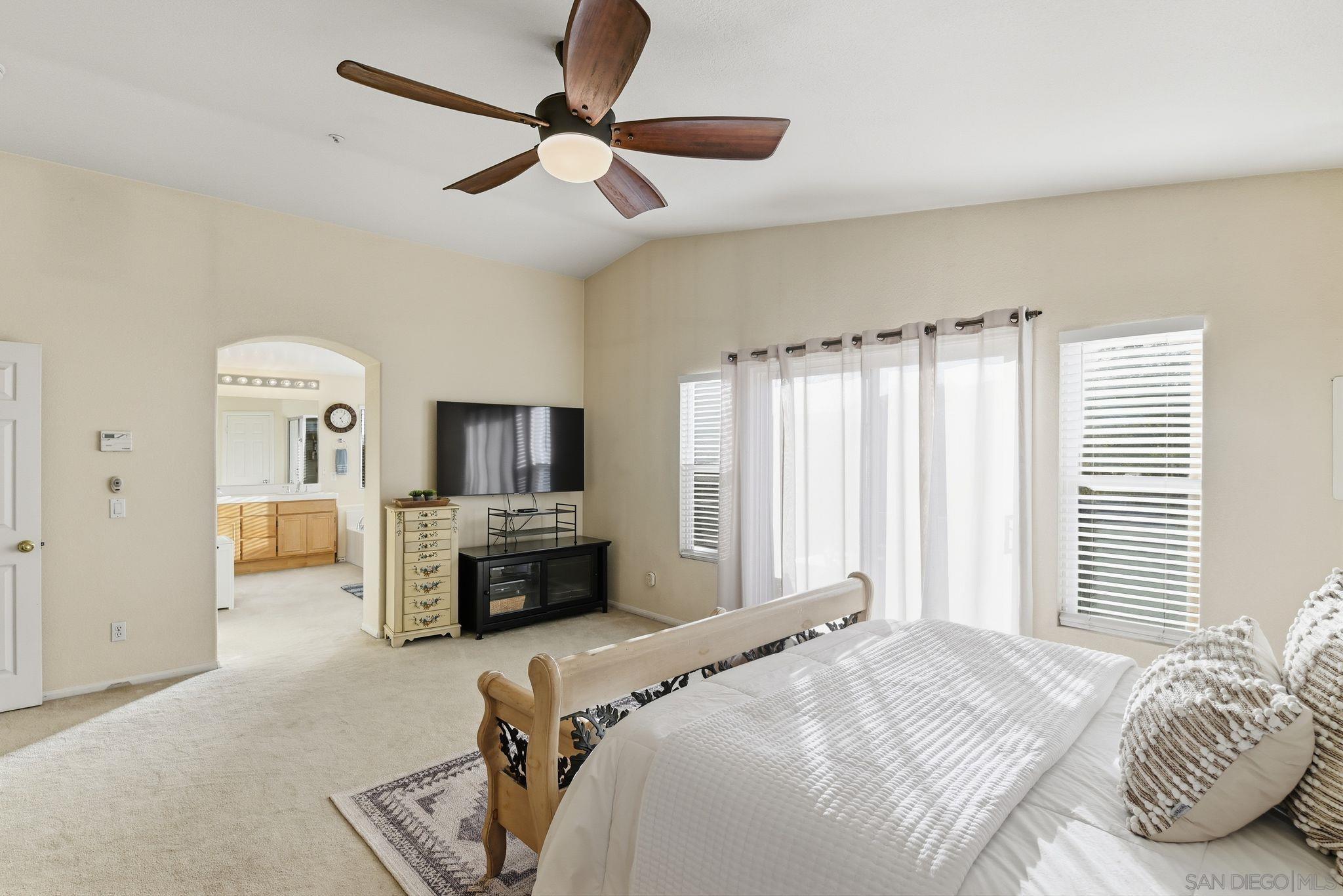 Detail Gallery Image 16 of 36 For 10836  Stoney Creek Ct, Santee,  CA 92071 - 4 Beds | 2/1 Baths