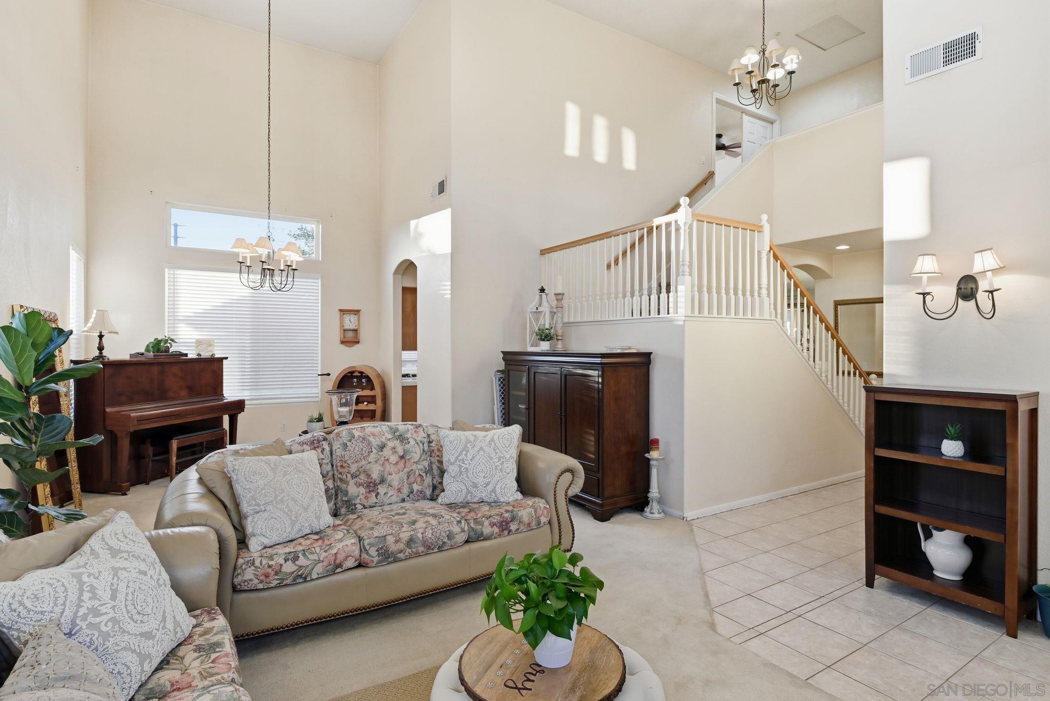 Detail Gallery Image 7 of 36 For 10836  Stoney Creek Ct, Santee,  CA 92071 - 4 Beds | 2/1 Baths