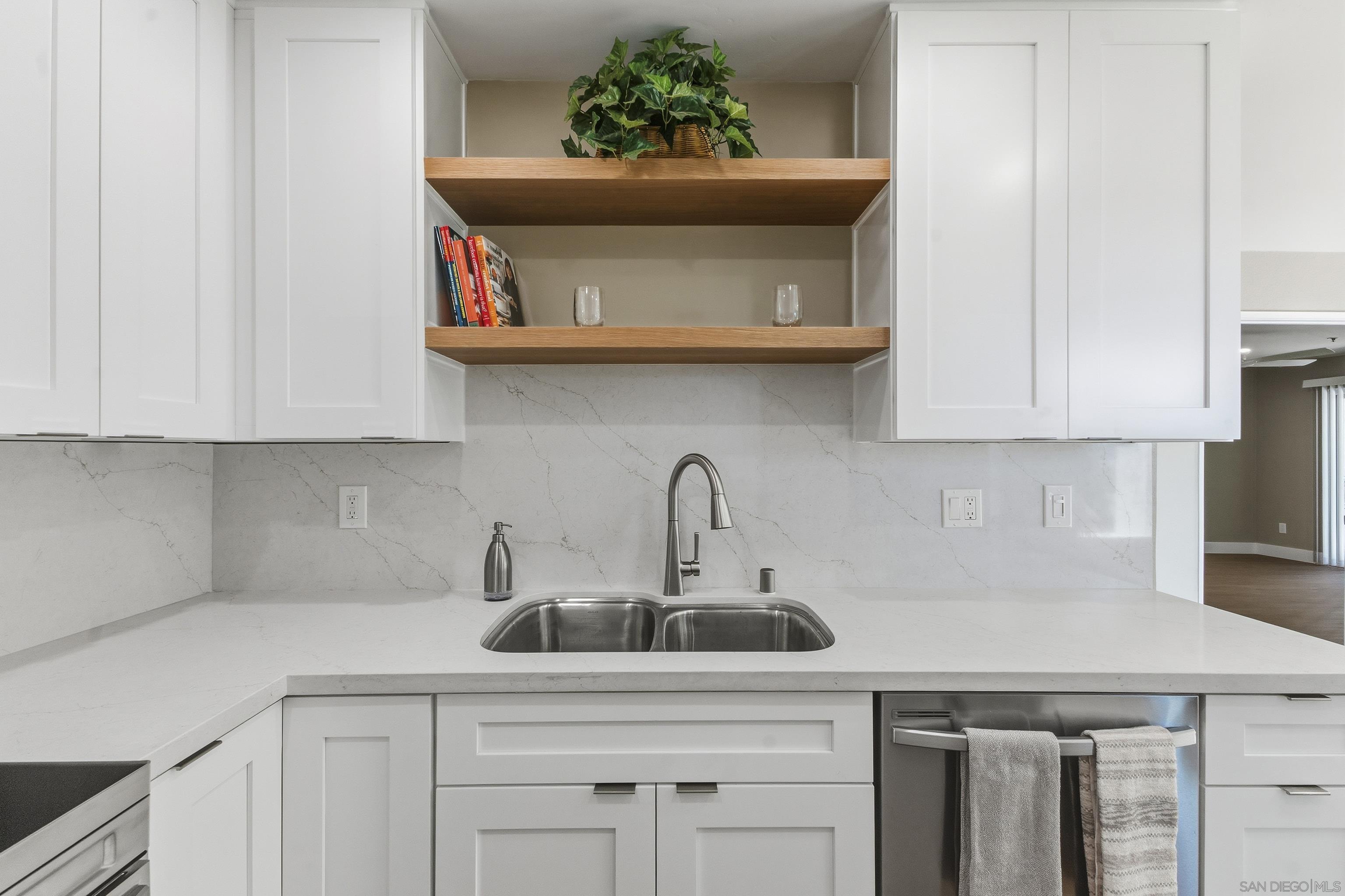 Detail Gallery Image 2 of 34 For 11233  Tierrasanta Blvd  13, San Diego,  CA 92124 - 1 Beds | 1/1 Baths