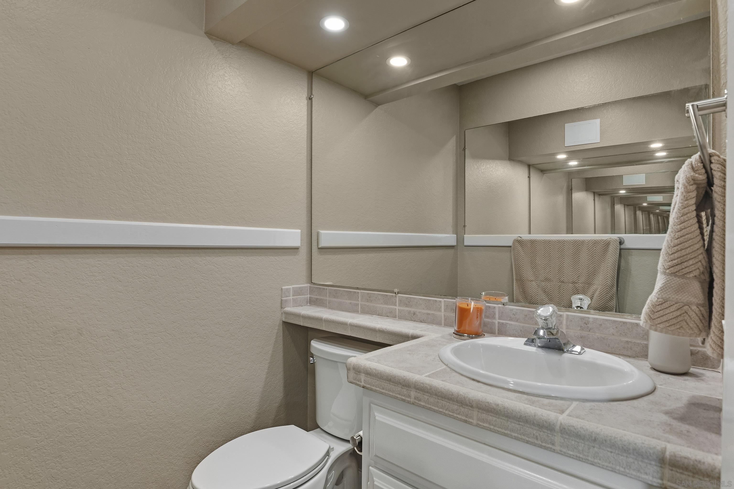 Detail Gallery Image 12 of 34 For 11233  Tierrasanta Blvd  13, San Diego,  CA 92124 - 1 Beds | 1/1 Baths