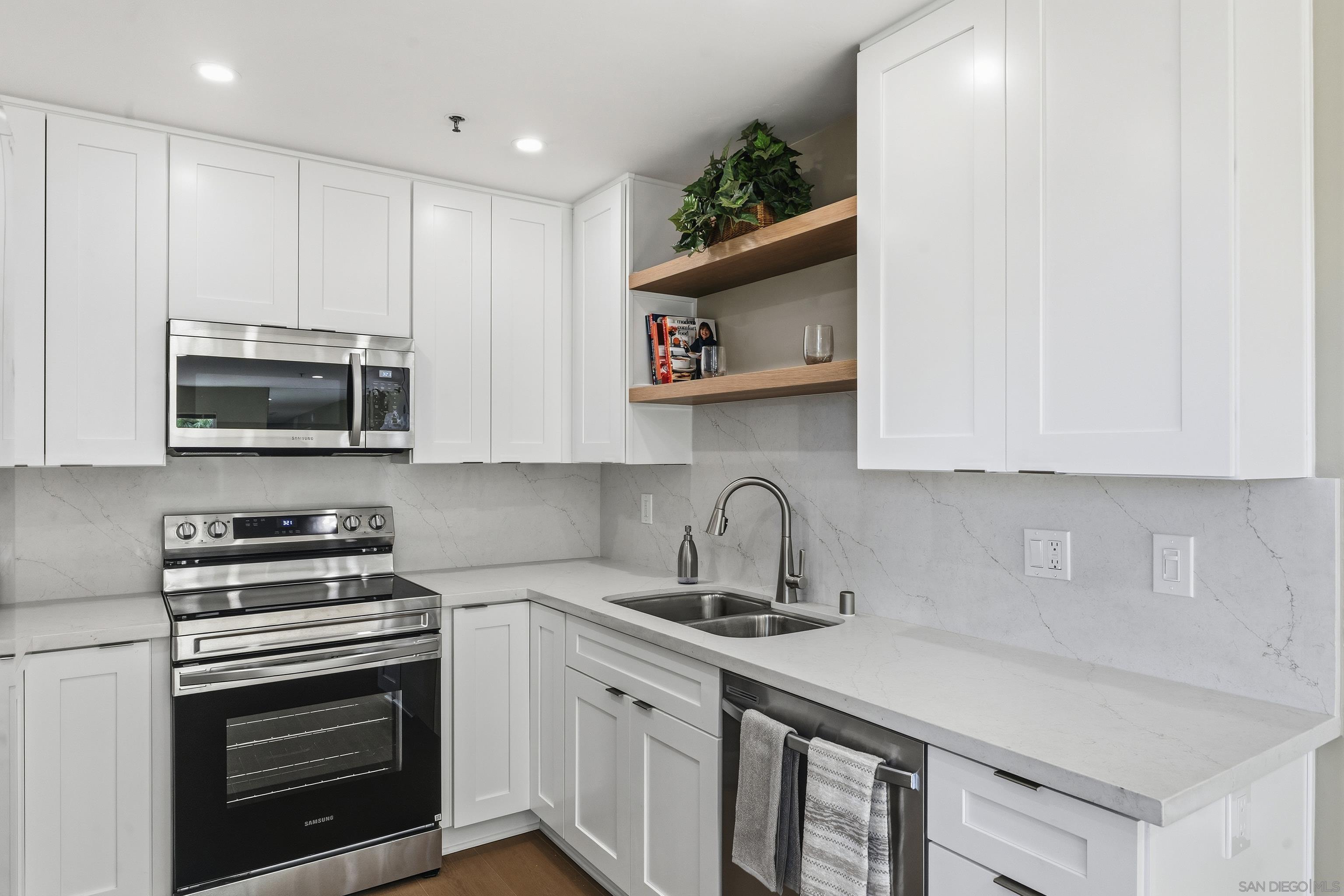 Detail Gallery Image 3 of 34 For 11233  Tierrasanta Blvd  13, San Diego,  CA 92124 - 1 Beds | 1/1 Baths