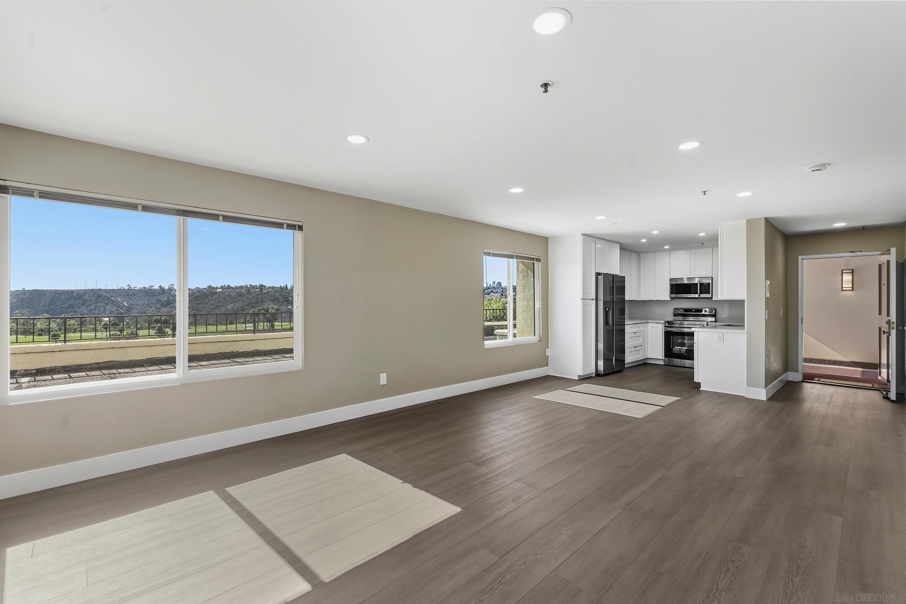 Detail Gallery Image 5 of 34 For 11233  Tierrasanta Blvd  13, San Diego,  CA 92124 - 1 Beds | 1/1 Baths