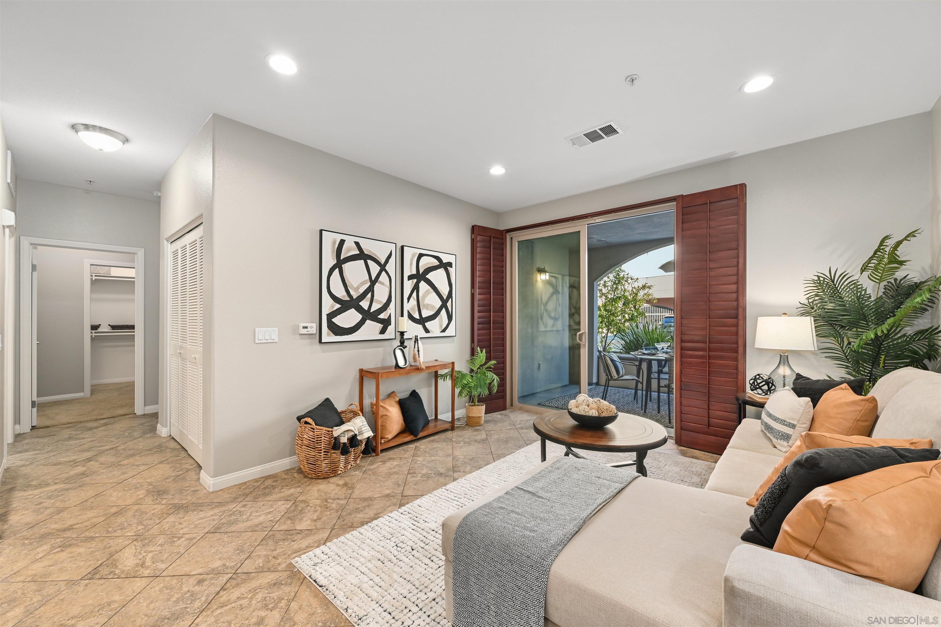 Detail Gallery Image 3 of 19 For 3877  Pell Place  #108,  San Diego,  CA 92130 - 2 Beds | 2 Baths
