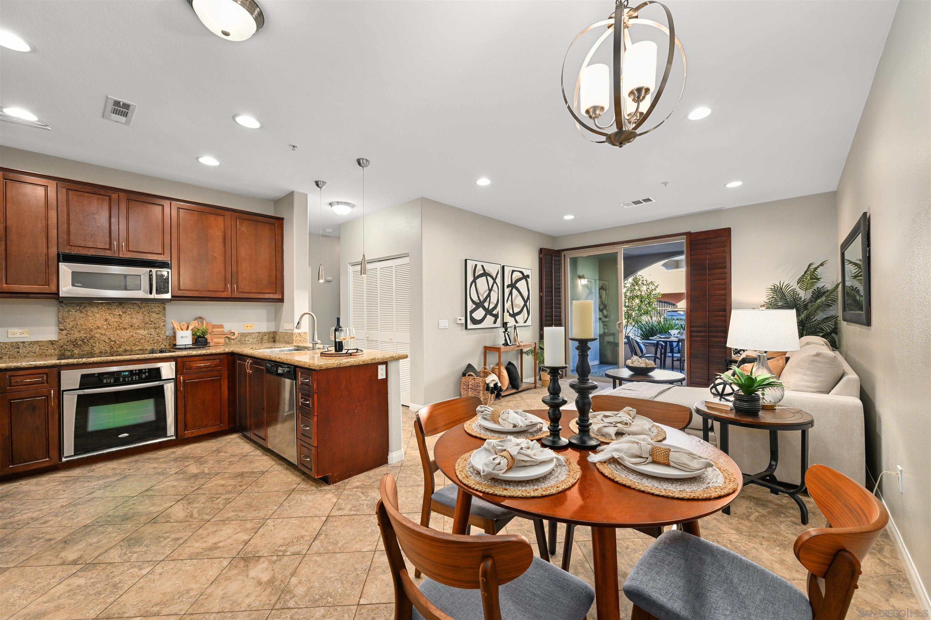 Detail Gallery Image 5 of 19 For 3877  Pell Place  #108,  San Diego,  CA 92130 - 2 Beds | 2 Baths