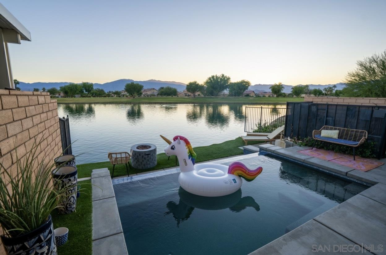 Front Image Thumbnail for SD250042000