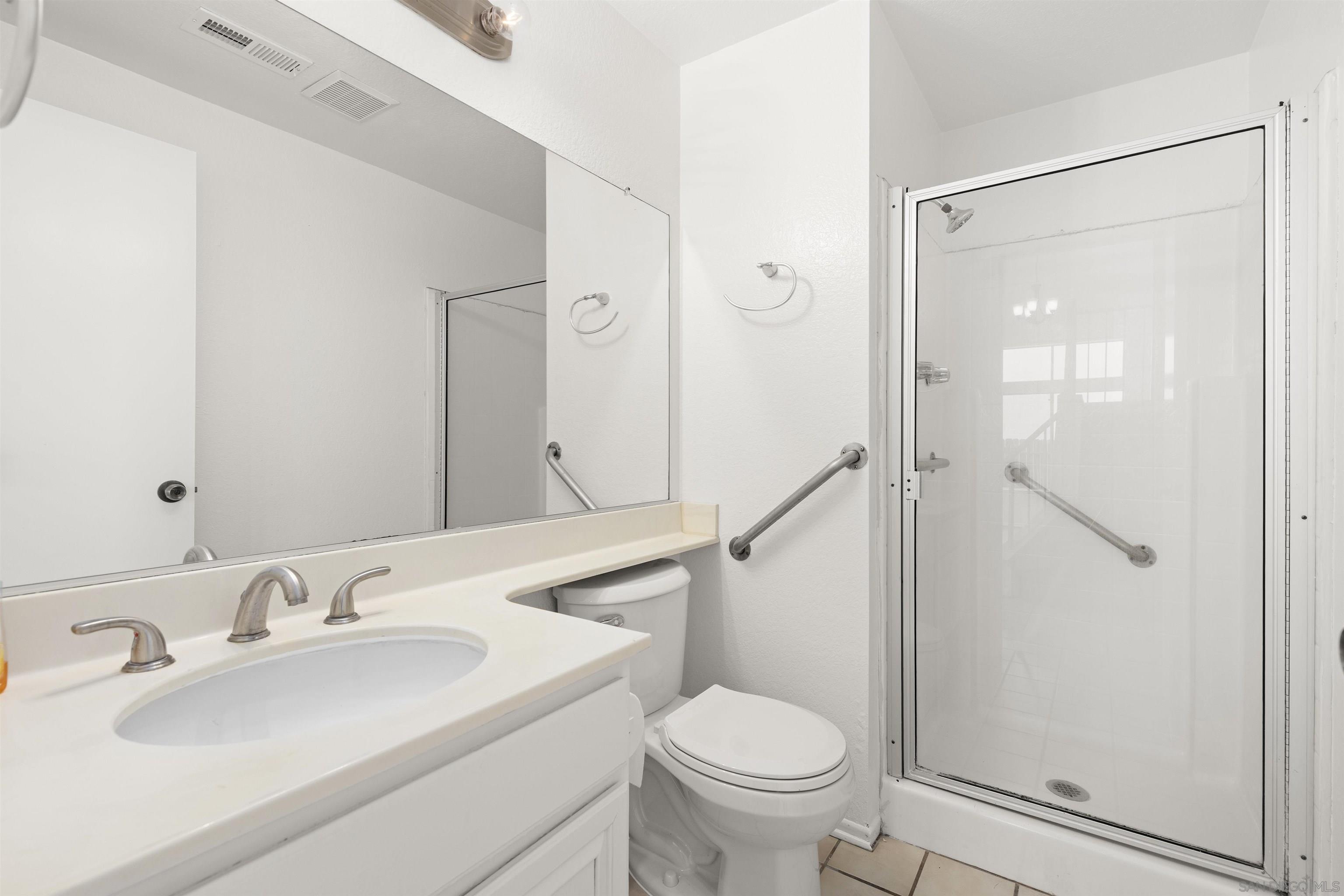 Detail Gallery Image 17 of 39 For 300  Paseo Marguerita, Vista,  CA 92084 - 4 Beds | 3 Baths