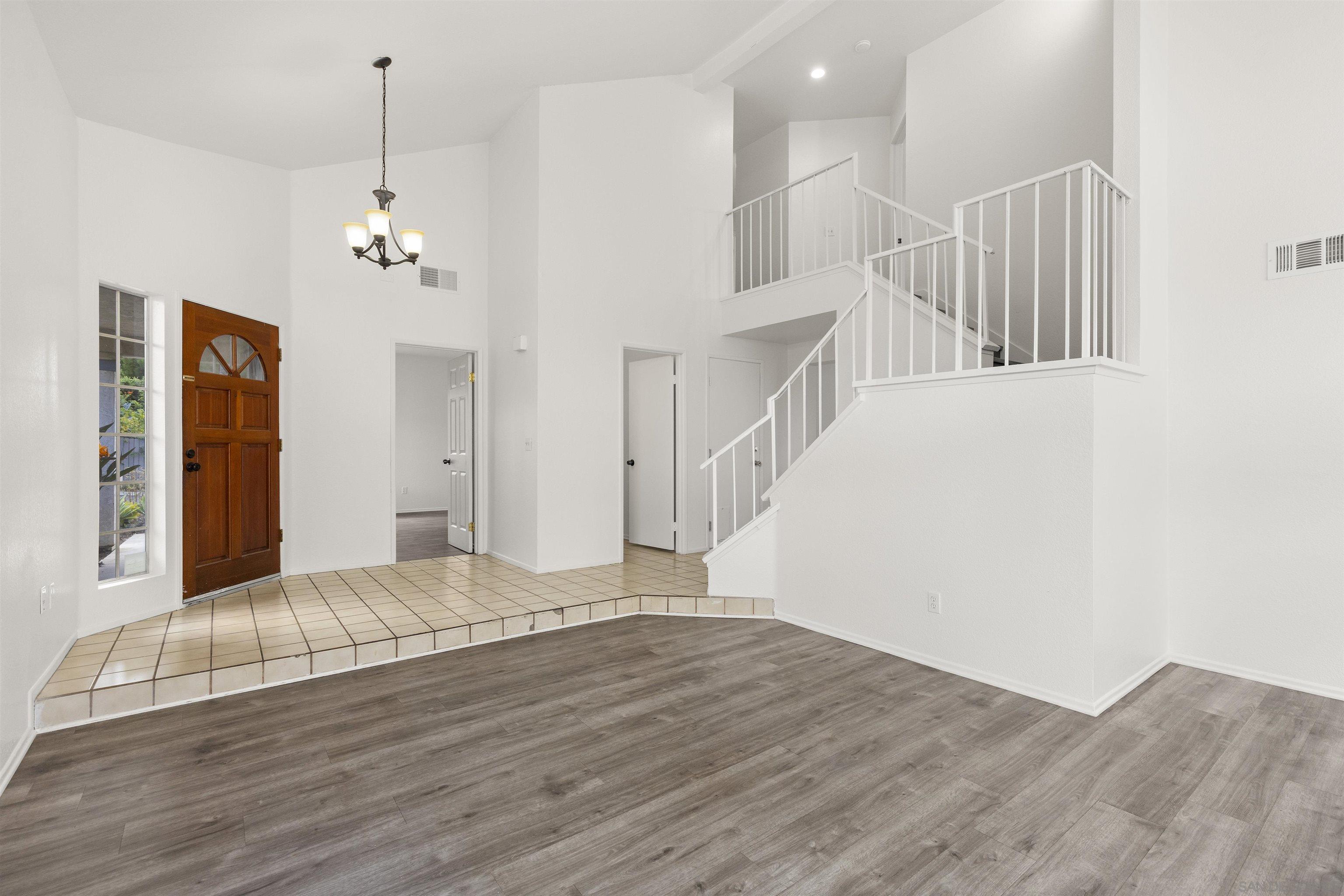 Detail Gallery Image 6 of 39 For 300  Paseo Marguerita, Vista,  CA 92084 - 4 Beds | 3 Baths