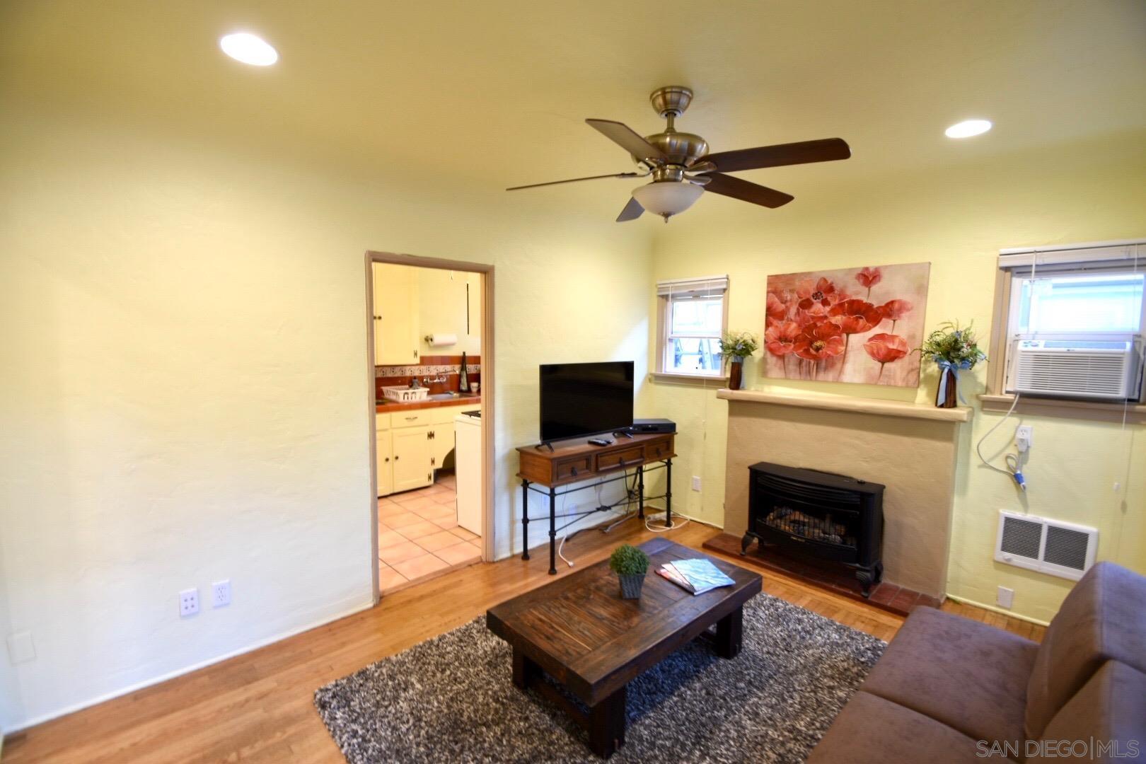 Detail Gallery Image 2 of 10 For 4639  Park Blvd, San Diego,  CA 92116 - 1 Beds | 1 Baths