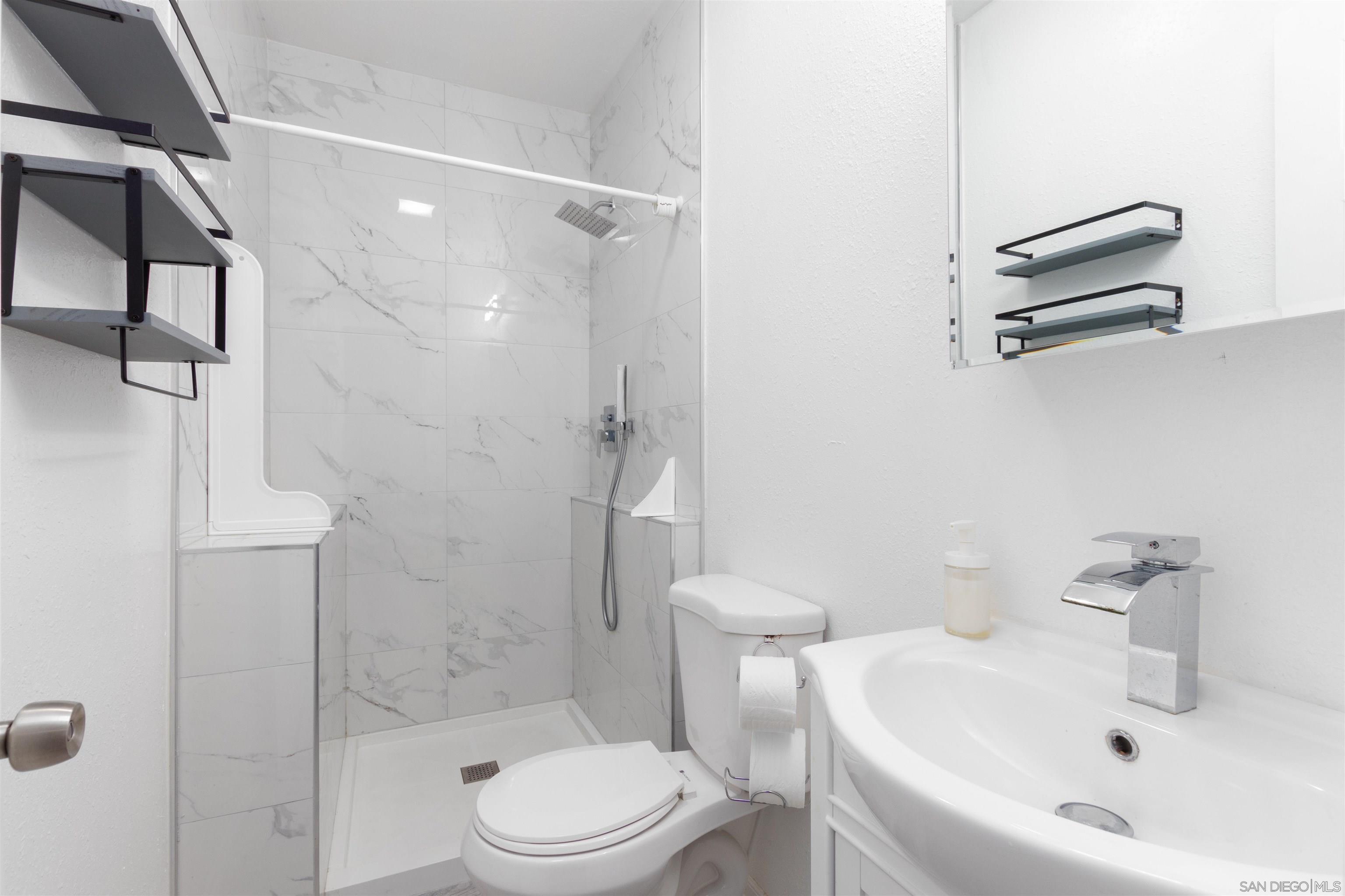 Detail Gallery Image 11 of 13 For 1941  Dunning Cir  2, San Diego,  CA 92154 - 1 Beds | 1 Baths