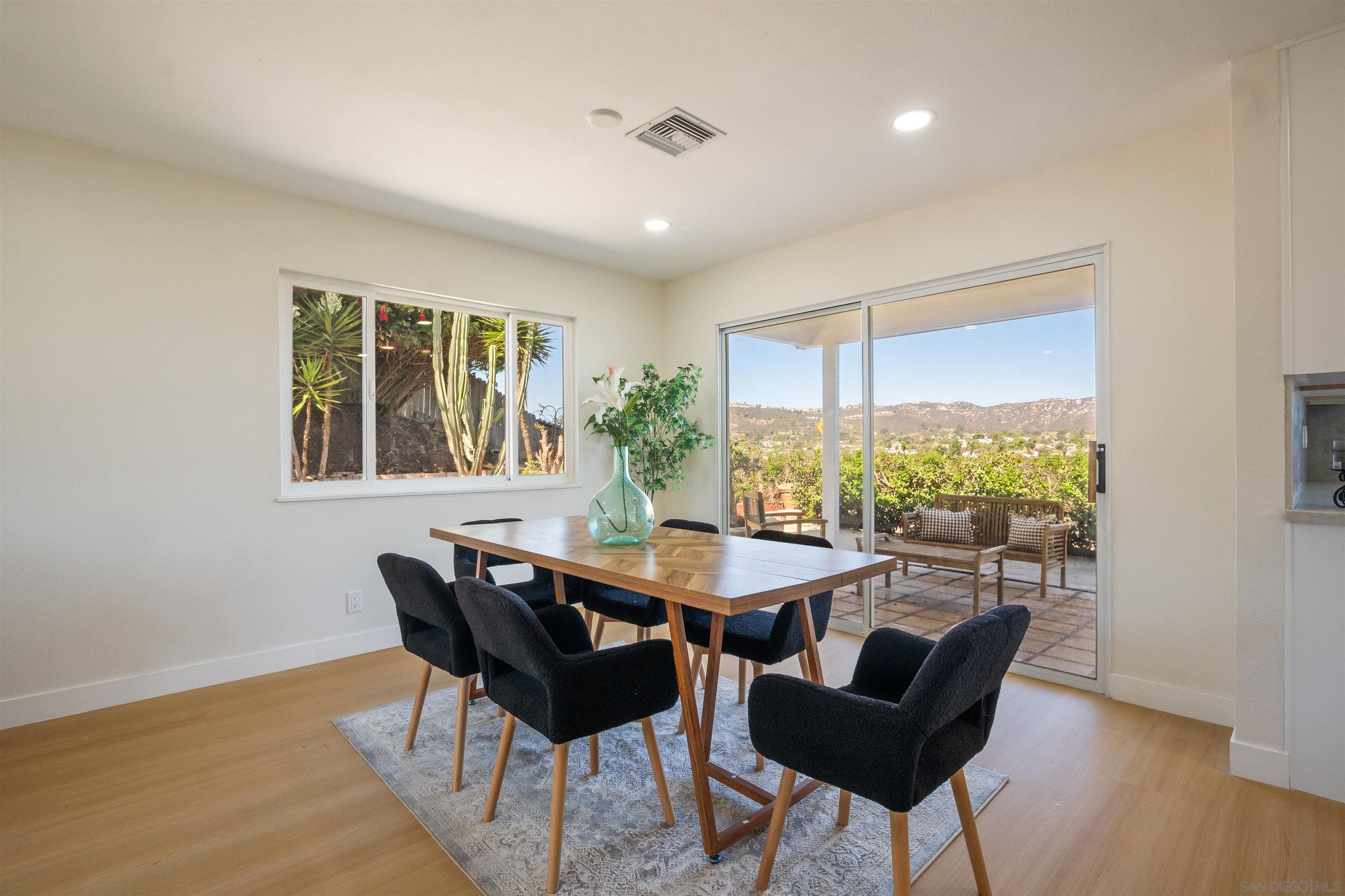 Detail Gallery Image 6 of 40 For 1477  Glen Avon, San Marcos,  CA 92069 - 4 Beds | 3 Baths