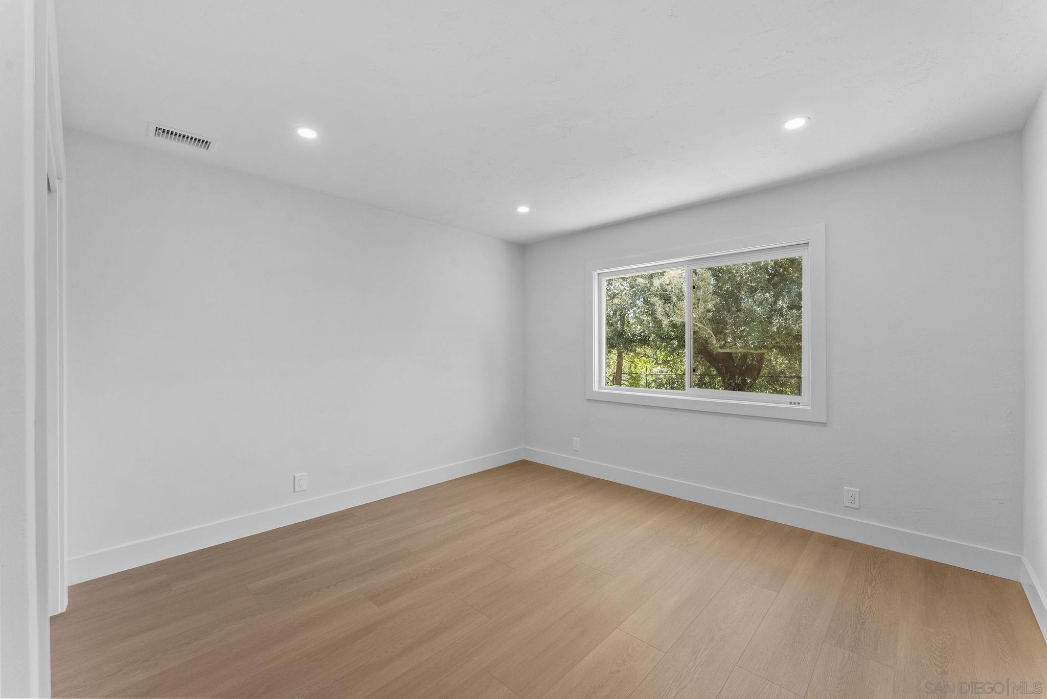 Detail Gallery Image 31 of 47 For 12830  Avenida La Valencia, Poway,  CA 92064 - 4 Beds | 3 Baths