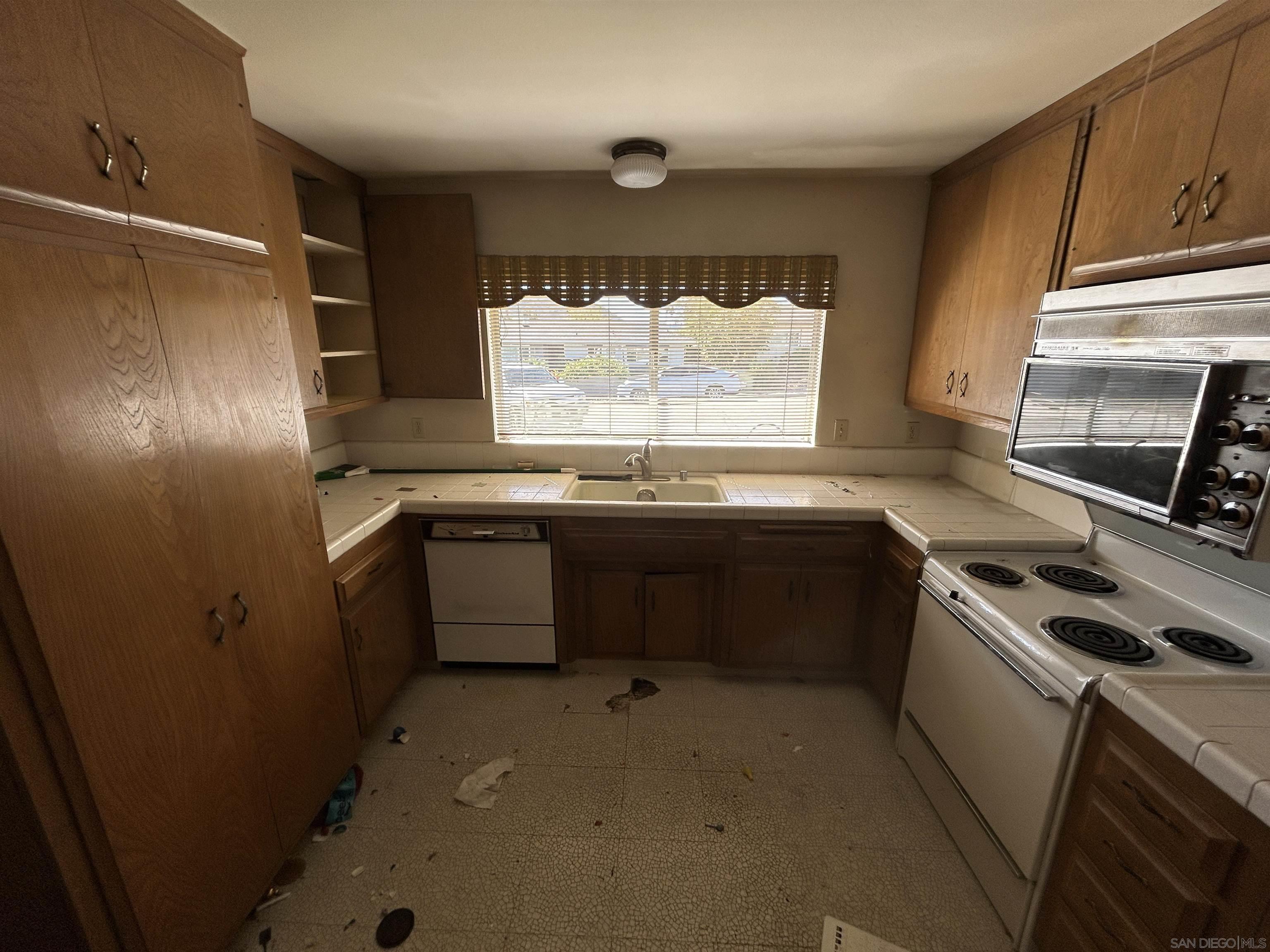 Detail Gallery Image 4 of 19 For 1638  La Tierra Ln, San Marcos,  CA 92078 - 2 Beds | 2 Baths