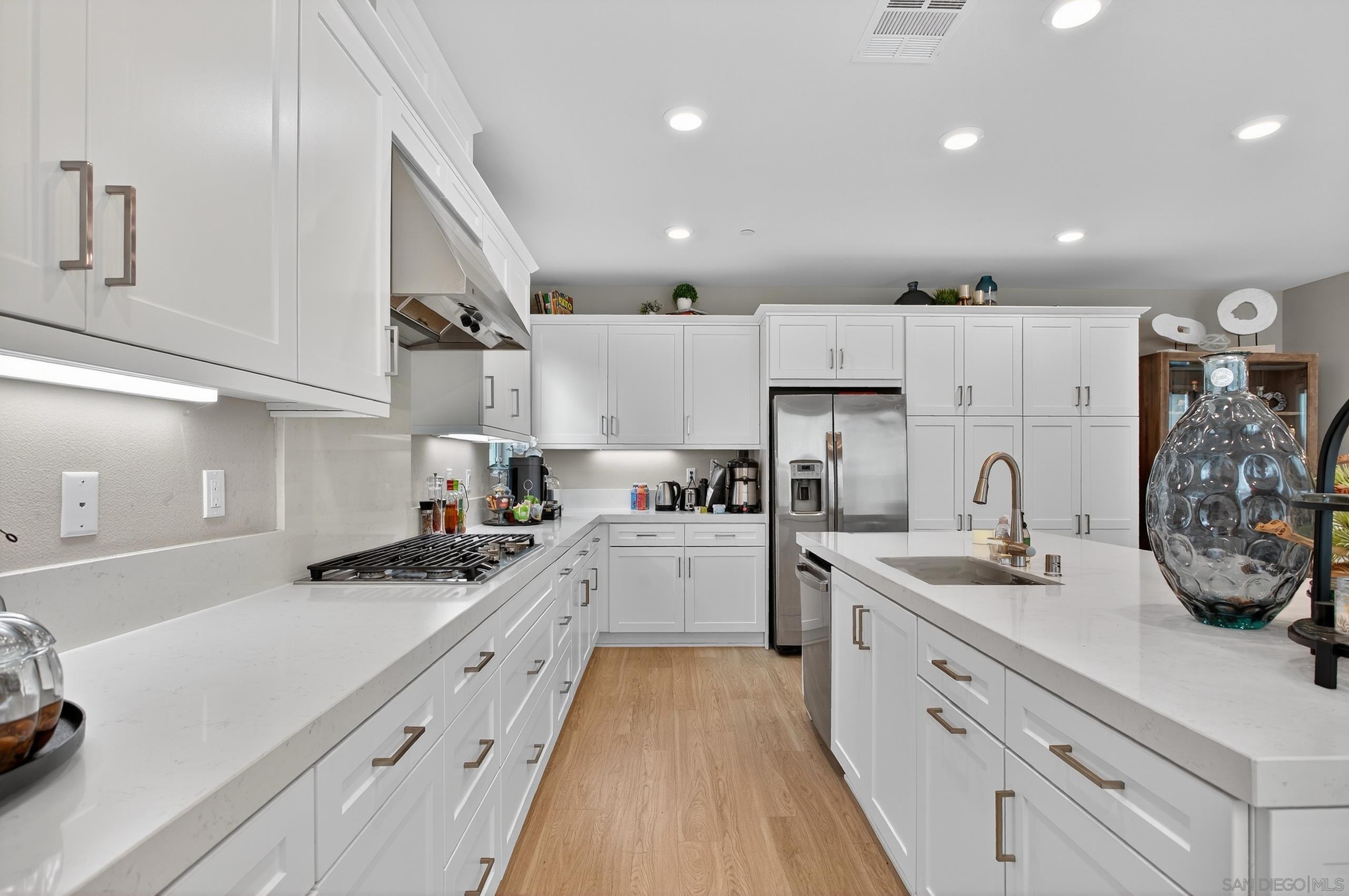 Detail Gallery Image 11 of 54 For 1733  Artemisia Ct, Carlsbad,  CA 92011 - 5 Beds | 4/1 Baths