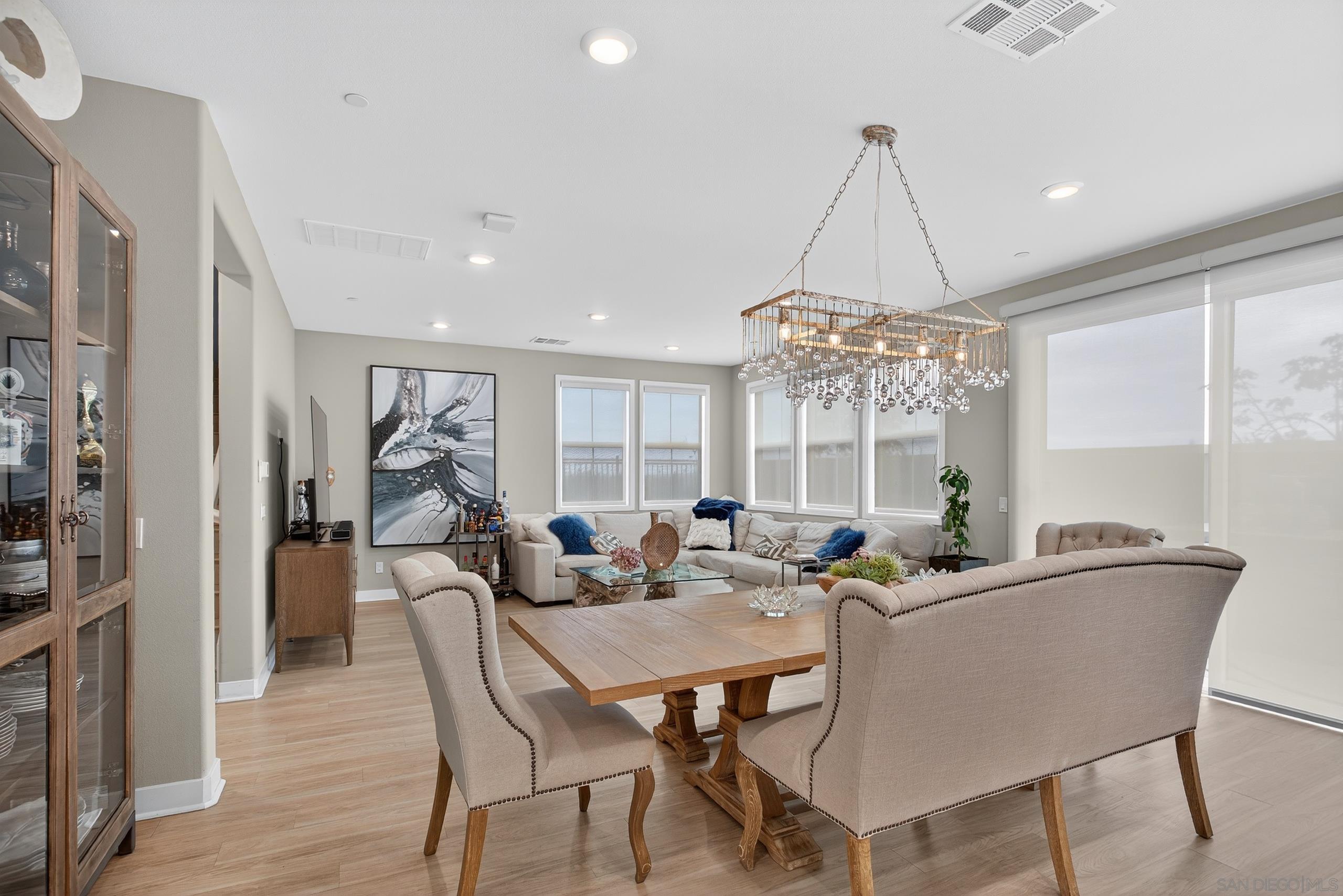 Detail Gallery Image 15 of 54 For 1733  Artemisia Ct, Carlsbad,  CA 92011 - 5 Beds | 4/1 Baths