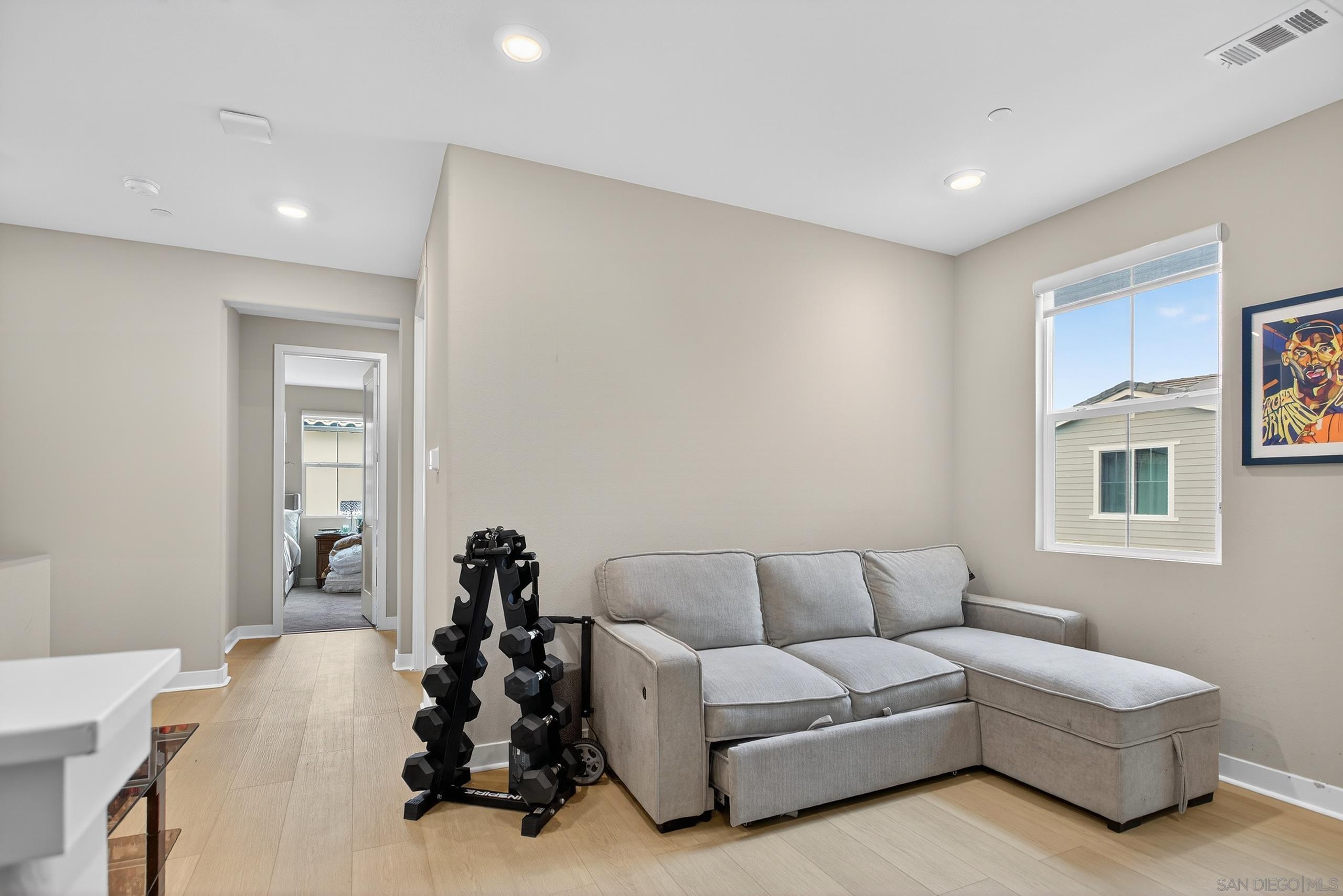 Detail Gallery Image 18 of 54 For 1733  Artemisia Ct, Carlsbad,  CA 92011 - 5 Beds | 4/1 Baths