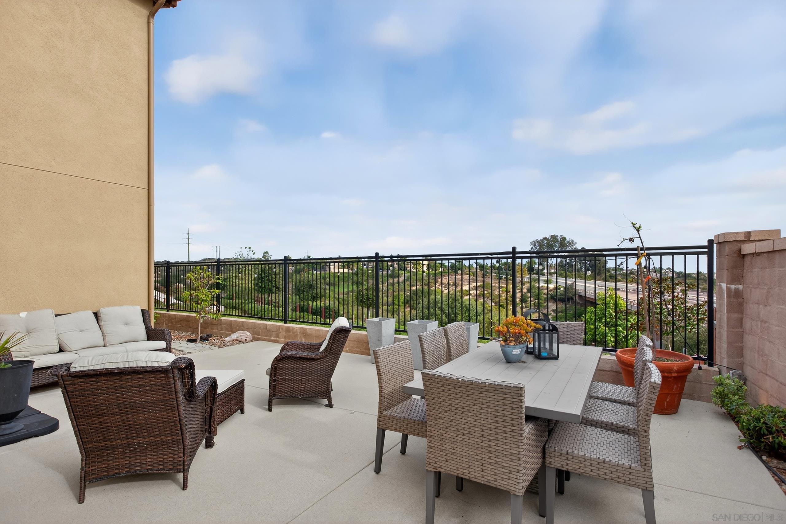 Detail Gallery Image 32 of 54 For 1733  Artemisia Ct, Carlsbad,  CA 92011 - 5 Beds | 4/1 Baths