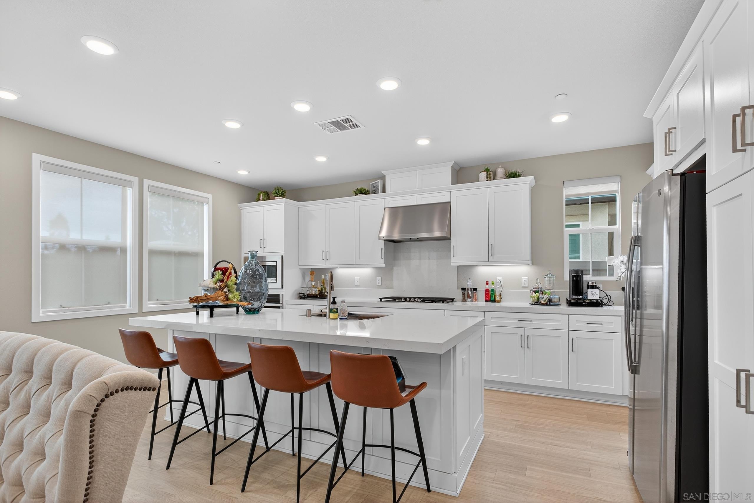 Detail Gallery Image 10 of 54 For 1733  Artemisia Ct, Carlsbad,  CA 92011 - 5 Beds | 4/1 Baths