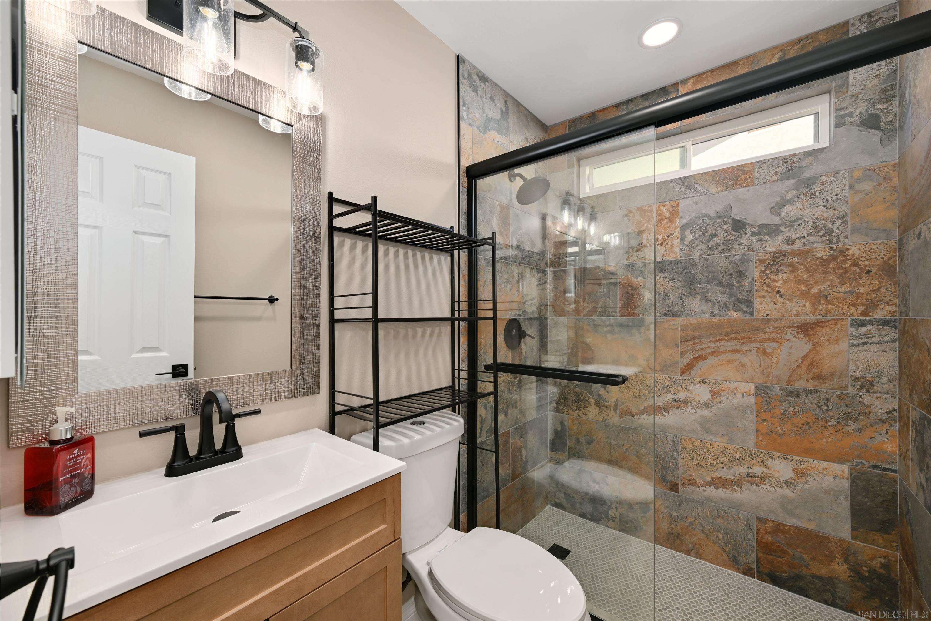 Detail Gallery Image 10 of 16 For 4758  Westridge Dr, Oceanside,  CA 92056 - 2 Beds | 1 Baths