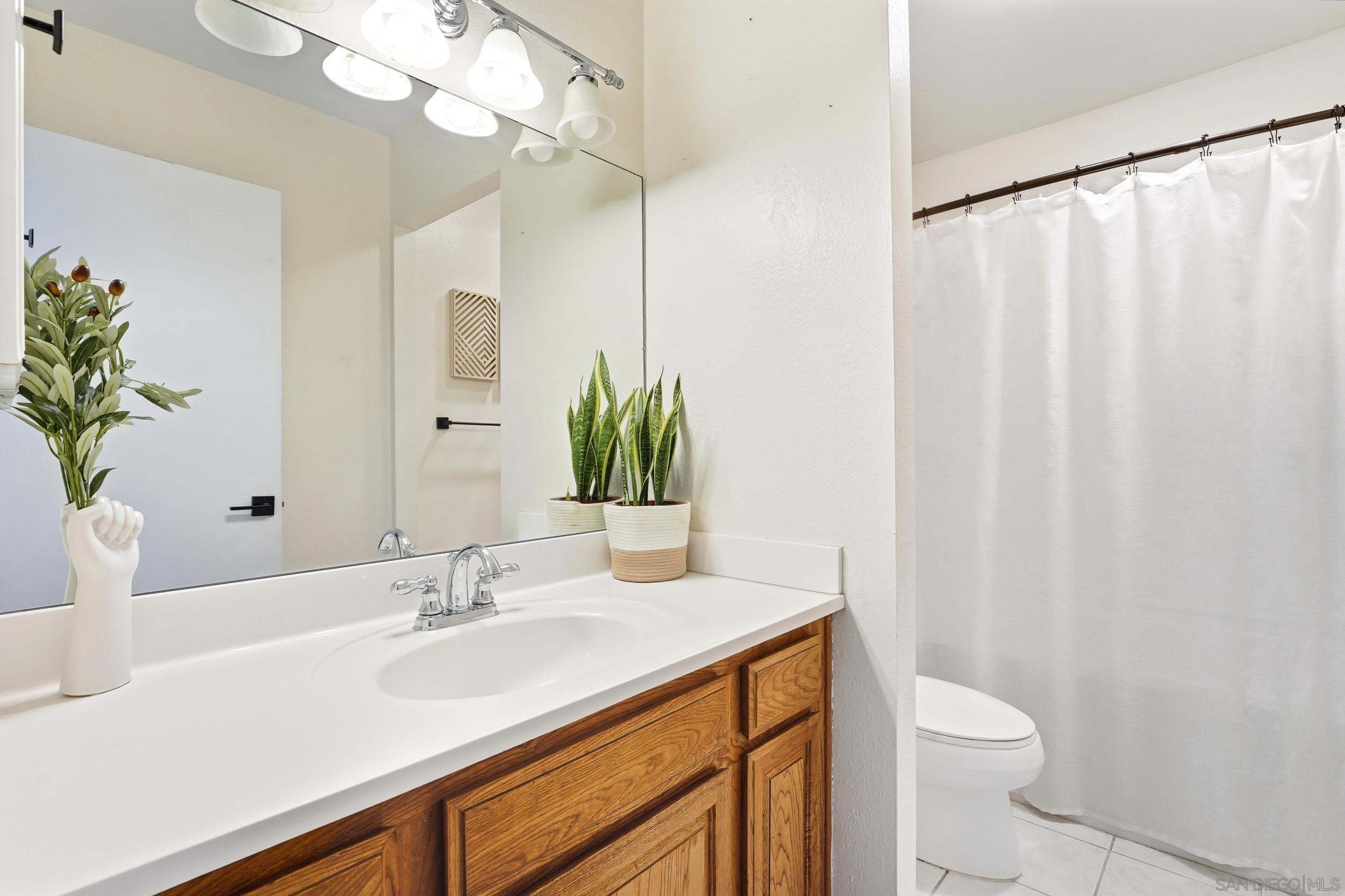 Detail Gallery Image 21 of 36 For 2304  Meadowridge Pl, Spring Valley,  CA 91977 - 3 Beds | 2 Baths