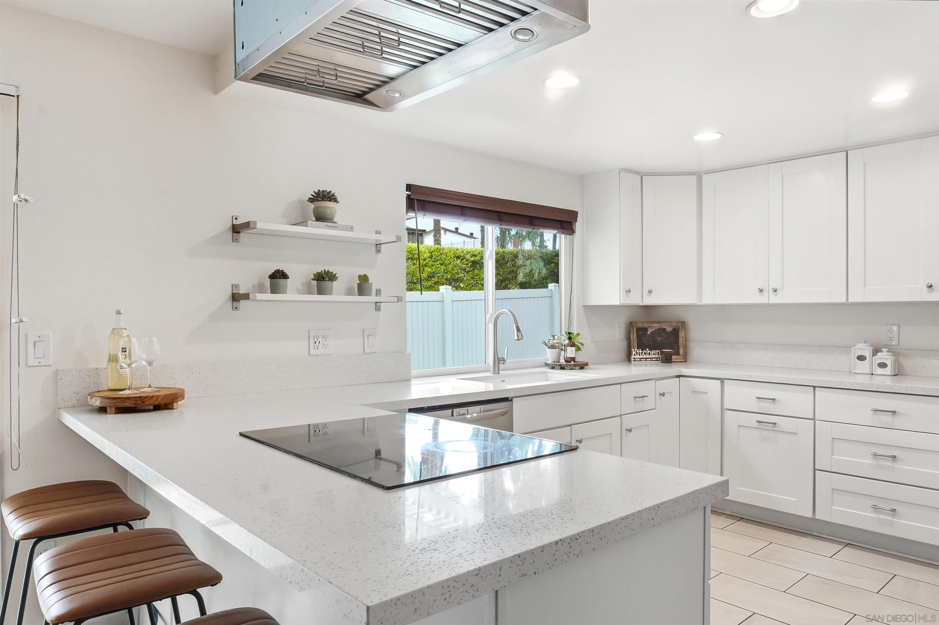 Detail Gallery Image 10 of 36 For 2304  Meadowridge Pl, Spring Valley,  CA 91977 - 3 Beds | 2 Baths