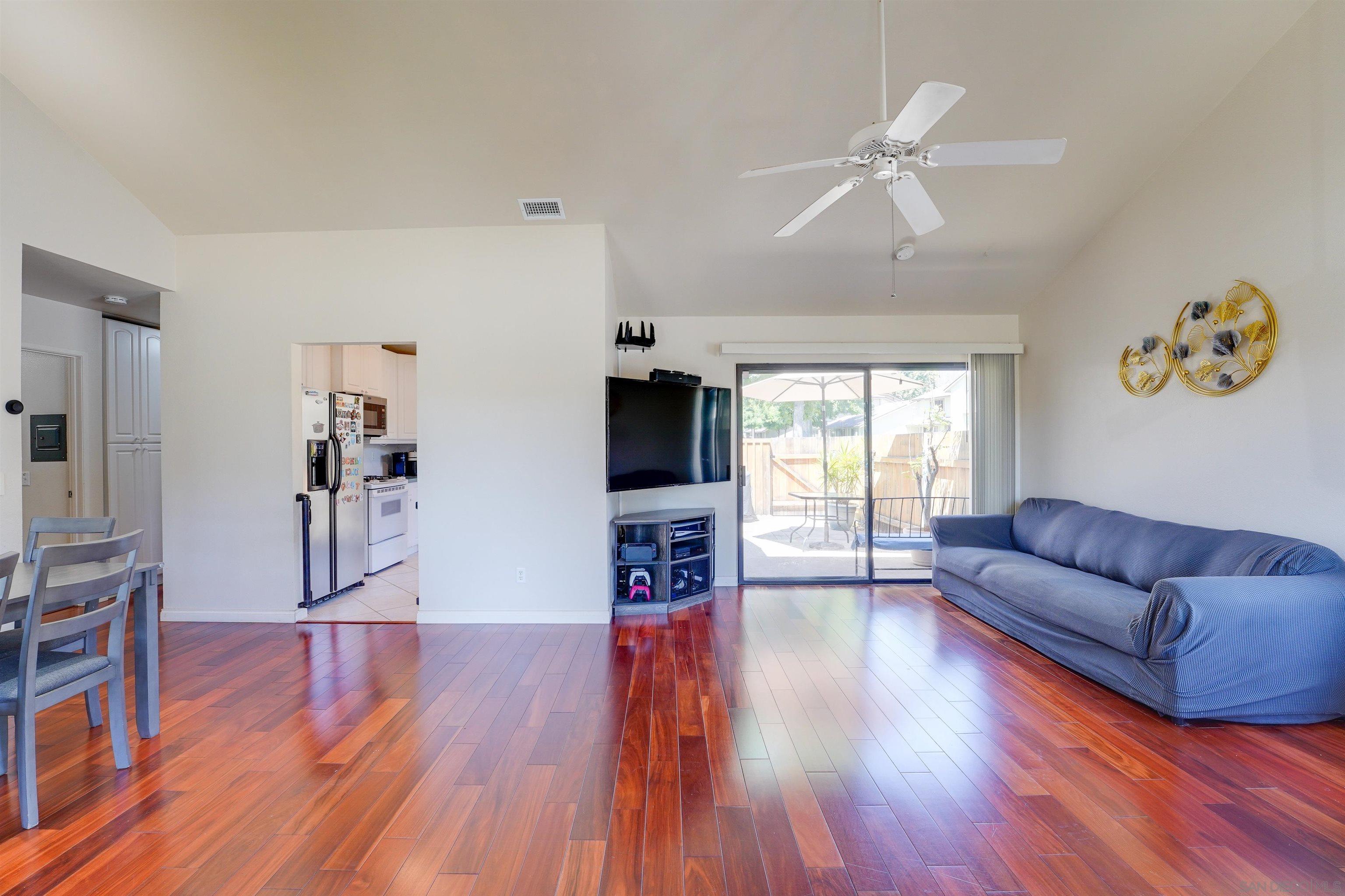 Detail Gallery Image 3 of 26 For 5449  Escarchosa Lane, San Diego,  CA 92124 - 2 Beds | 2 Baths