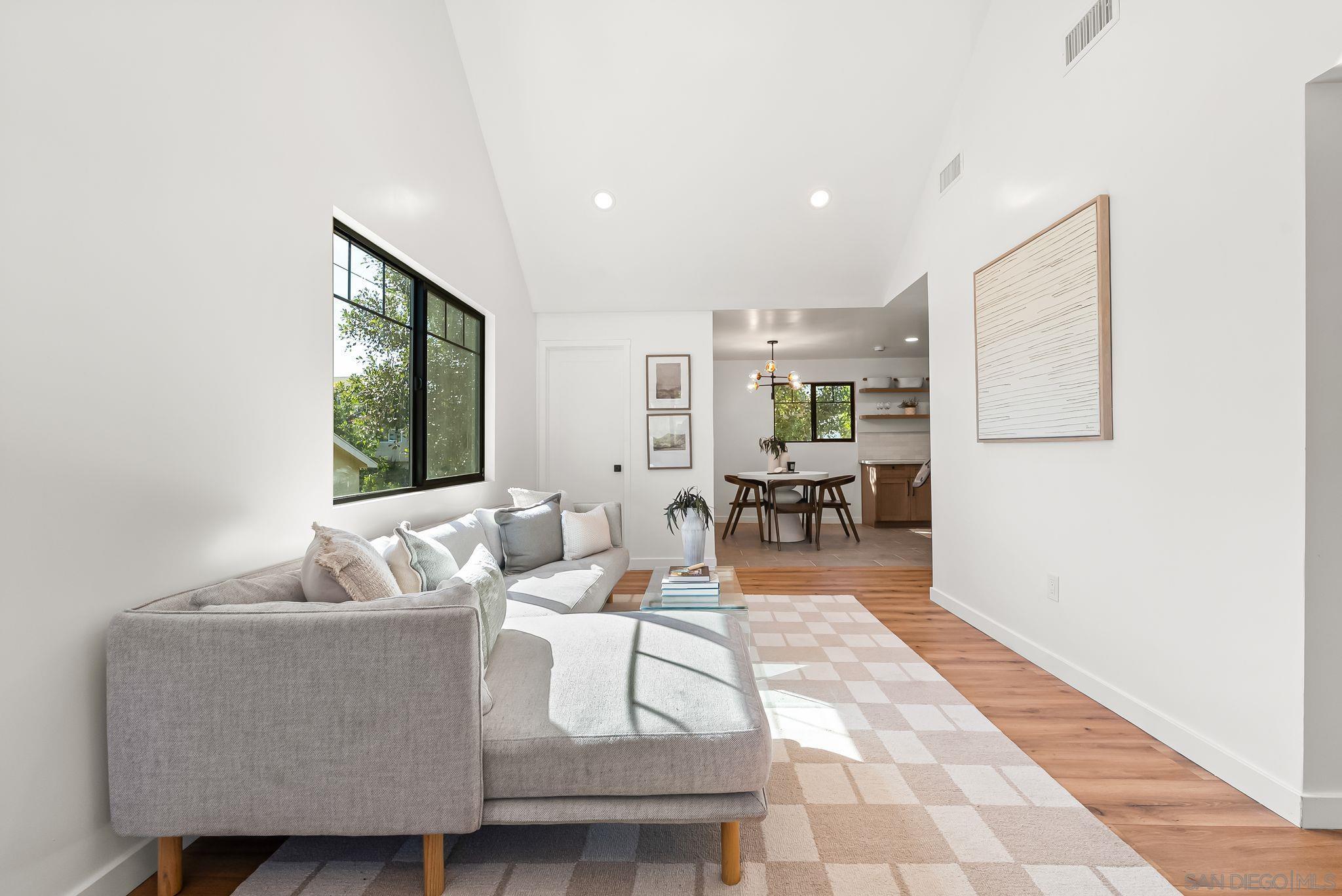 Detail Gallery Image 5 of 27 For 3678  Richmond St, San Diego,  CA 92103 - 3 Beds | 3 Baths