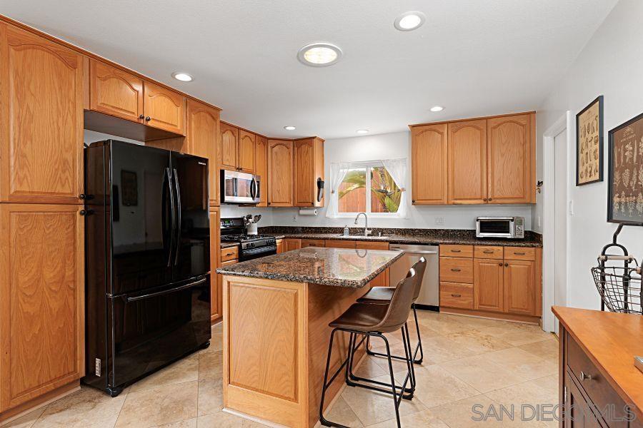 Detail Gallery Image 6 of 25 For 3127  Thunder Dr, Oceanside,  CA 92056 - 3 Beds | 1/1 Baths