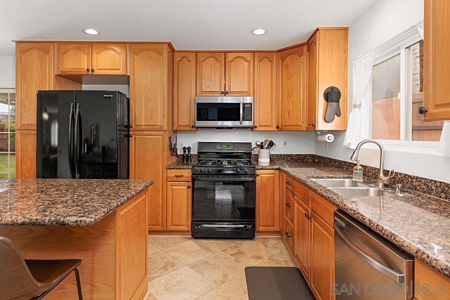 Detail Gallery Image 7 of 25 For 3127  Thunder Dr, Oceanside,  CA 92056 - 3 Beds | 1/1 Baths