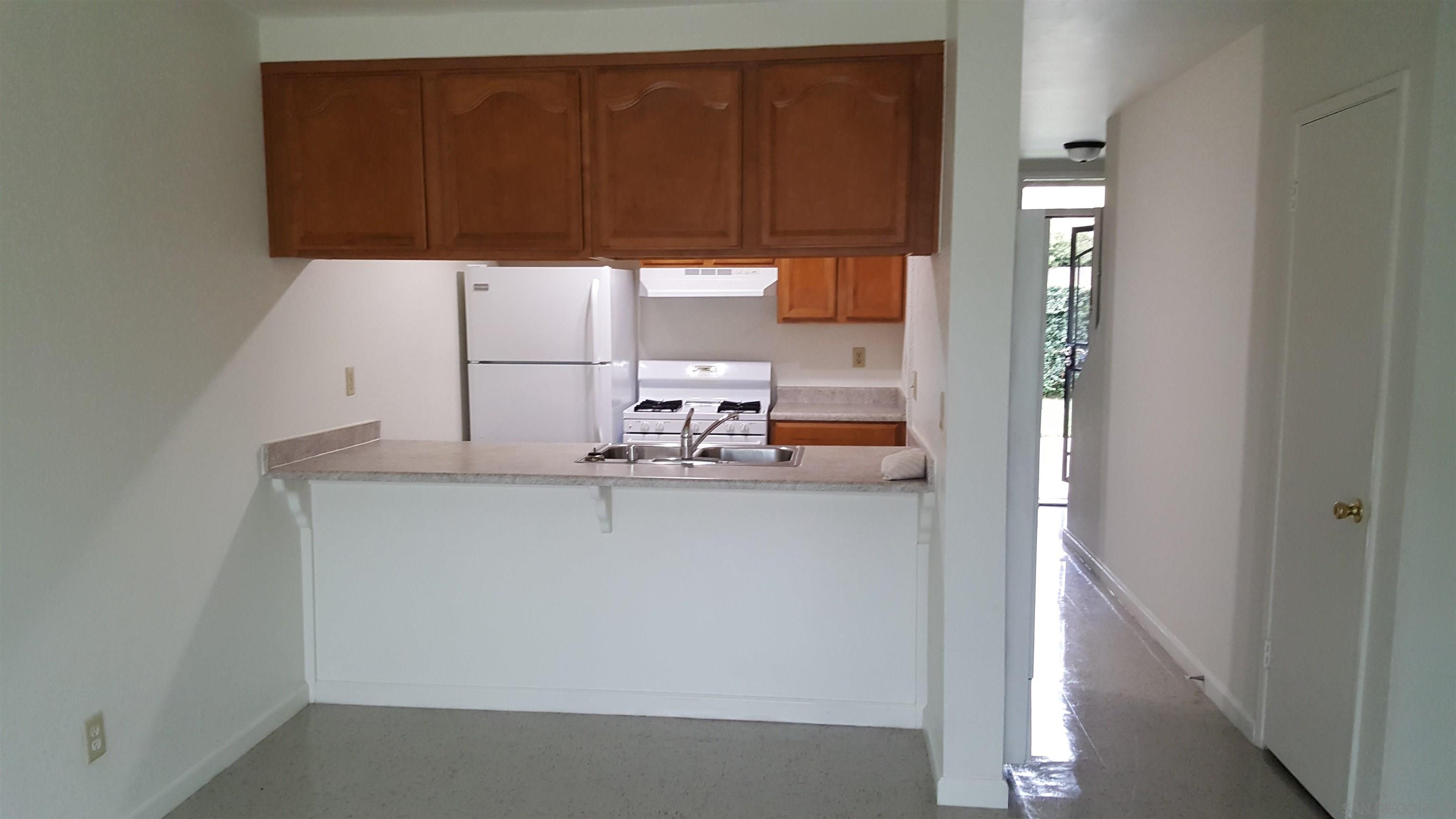 Detail Gallery Image 2 of 6 For 417 N Citrus Av  15, Escondido,  CA 92027 - 2 Beds | 1/1 Baths