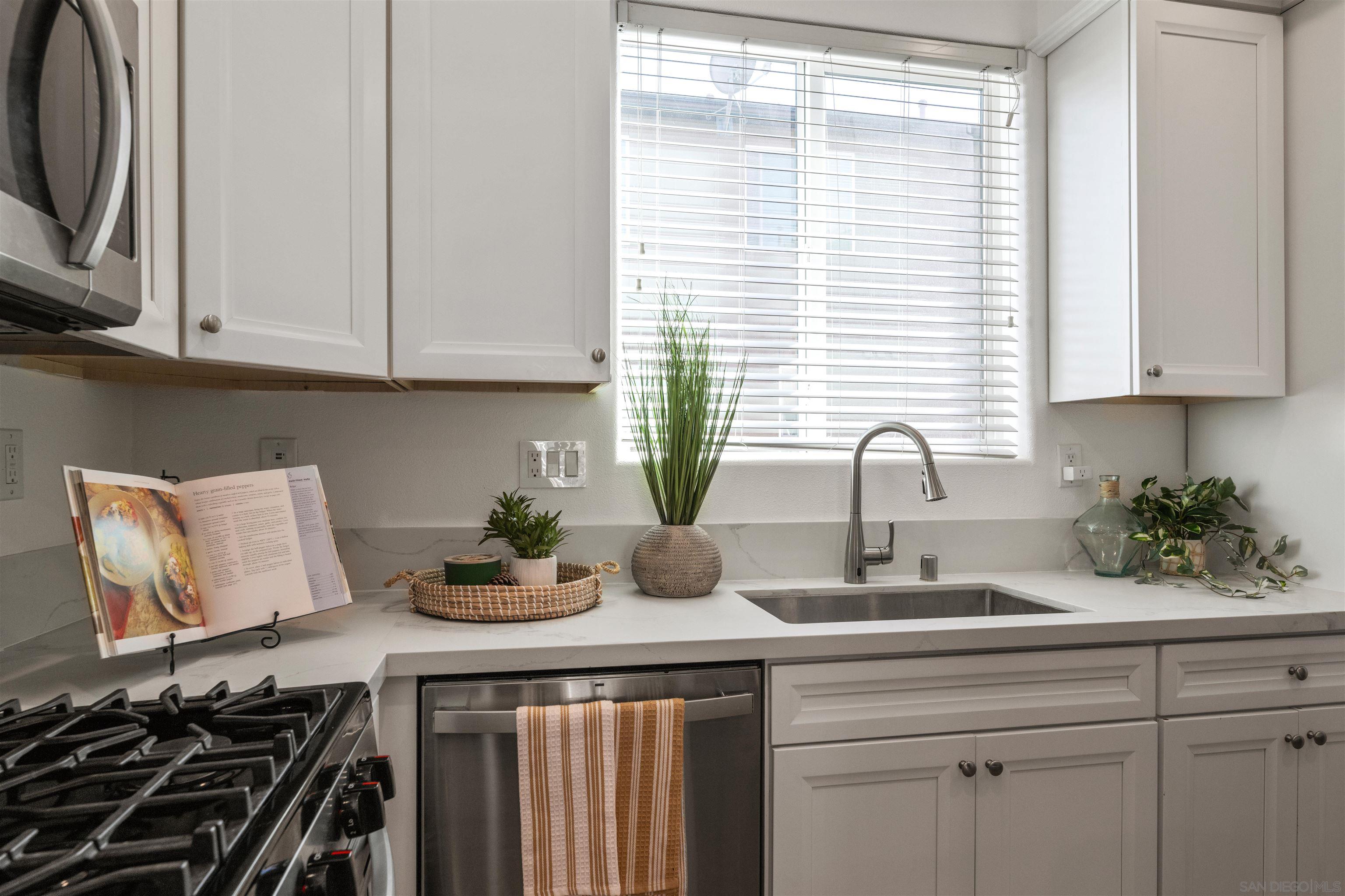 Detail Gallery Image 6 of 39 For 2770  Sparta Rd  #16,  Chula Vista,  CA 91915 - 2 Beds | 2/1 Baths