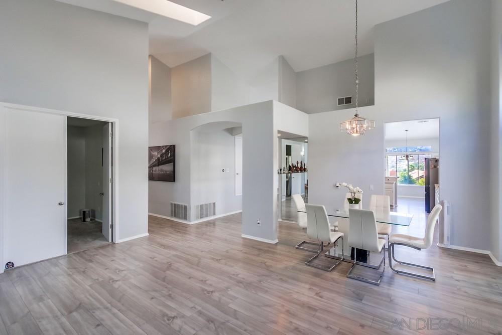 Detail Gallery Image 10 of 74 For 1365  Oak View Way, Escondido,  CA 92029 - 4 Beds | 2 Baths