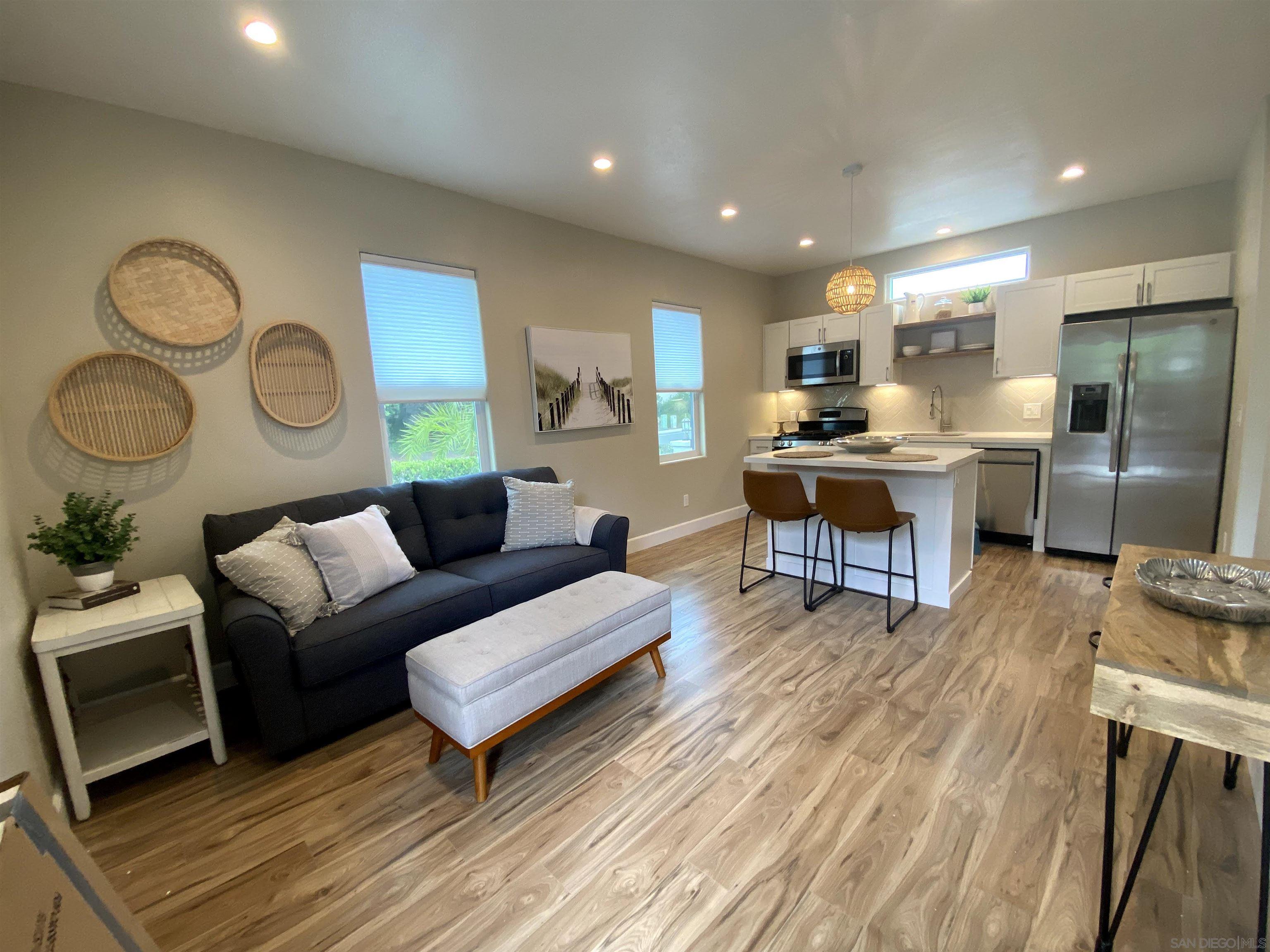 Front Image Thumbnail for SD250042058